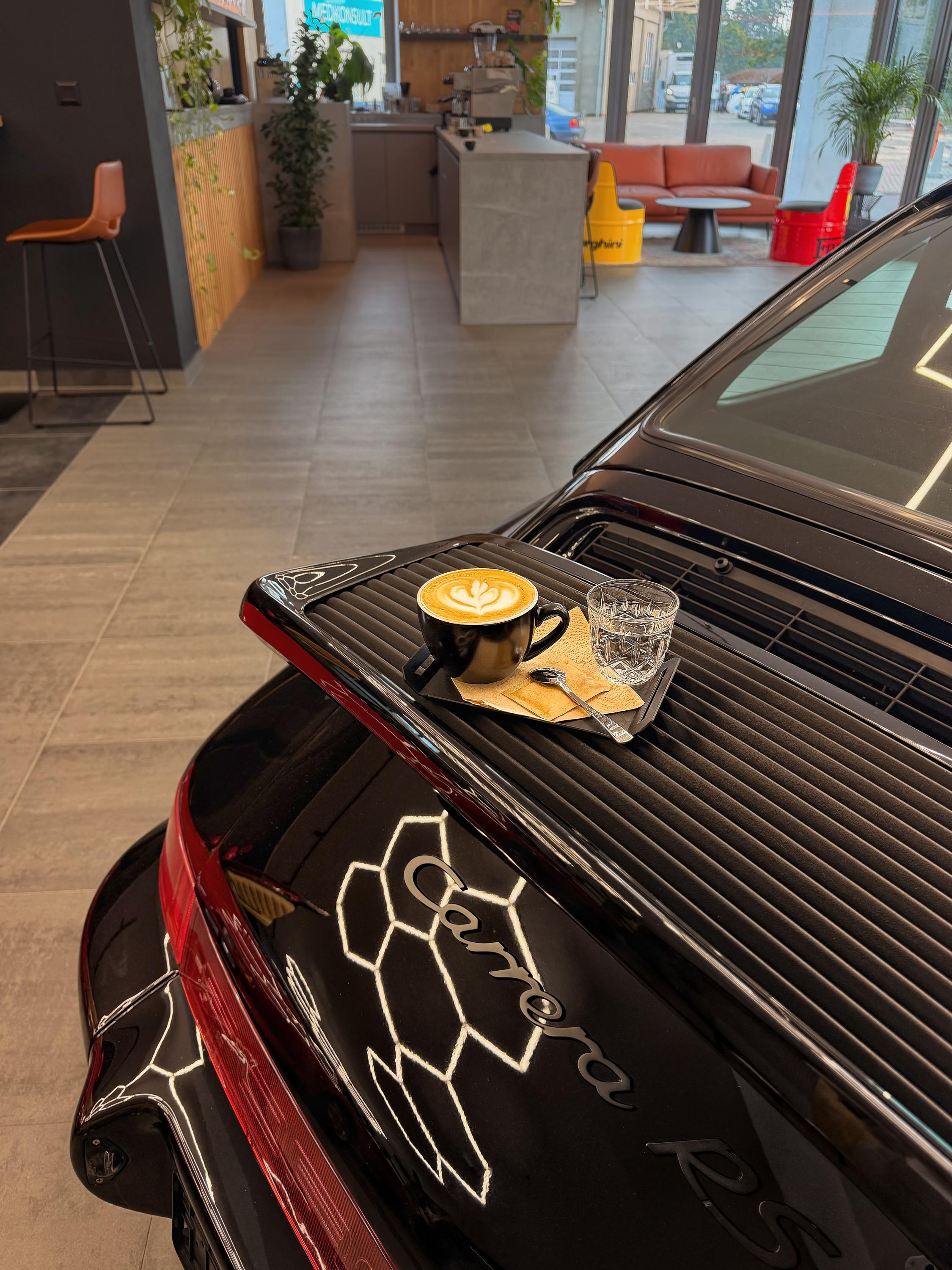 CAPITALCARS gallery & cafe foto 2
