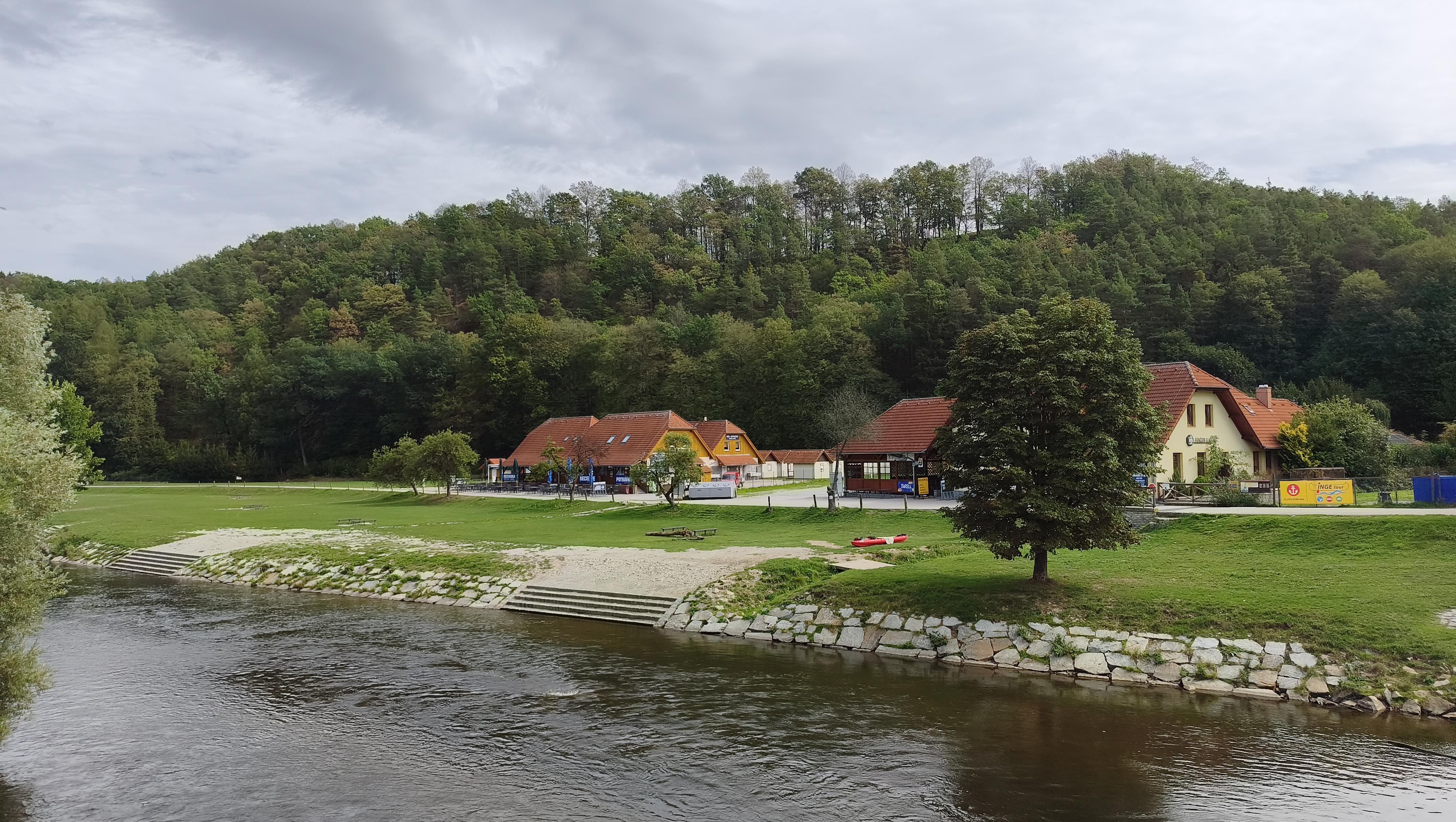 Sběrné a nástupní místo Zlatá Koruna foto 2
