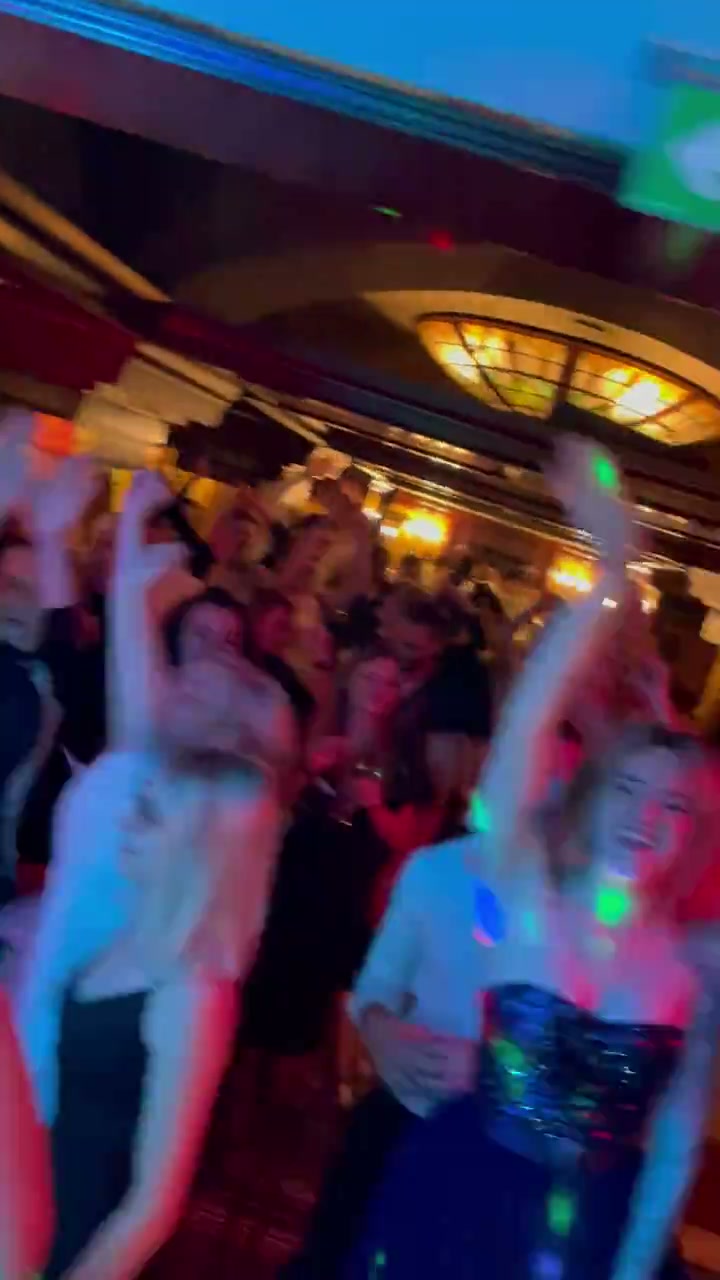 Ondra Vodný — moderátor a DJ foto 2 (náhled videa)