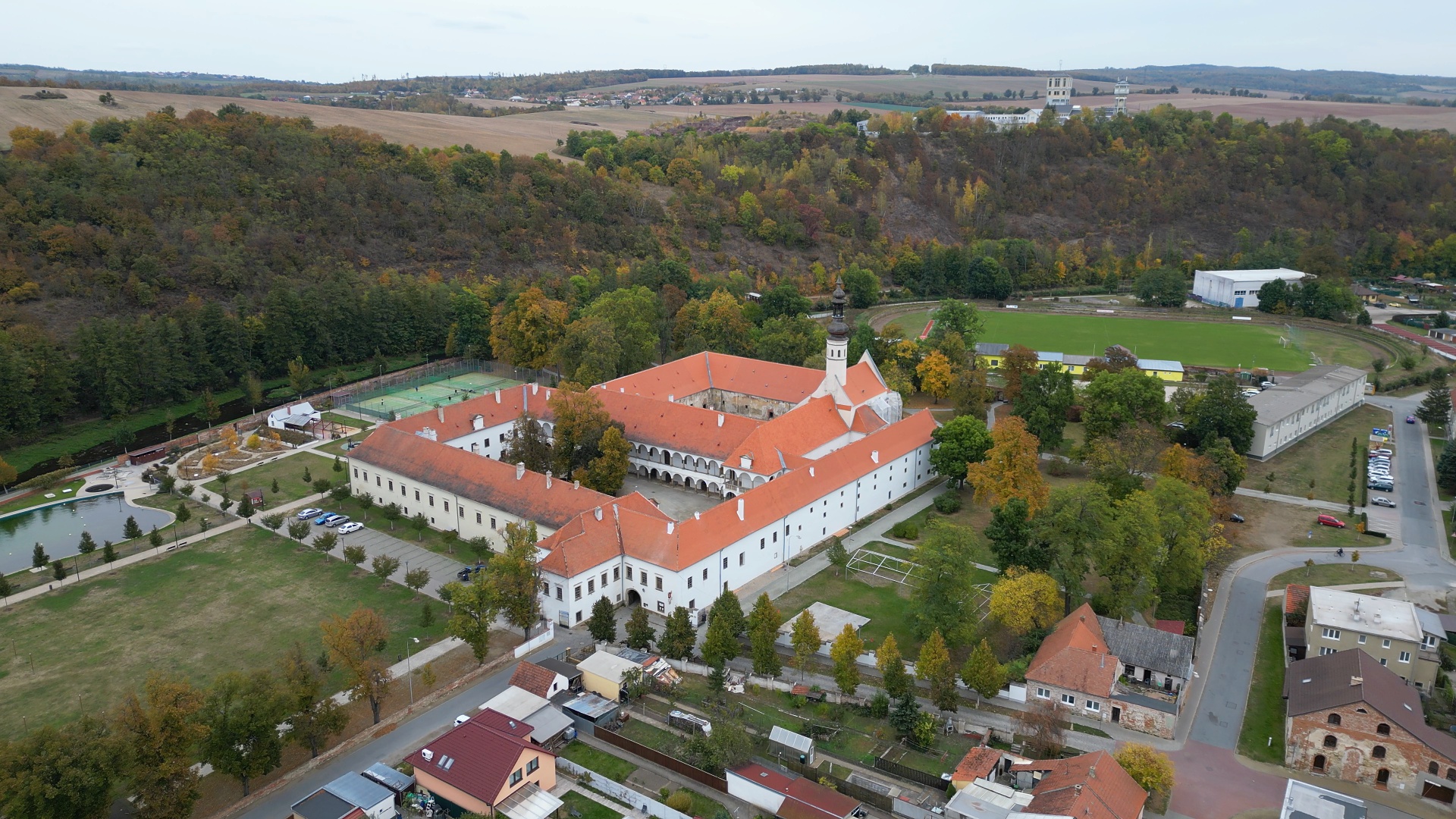 Tenisové kurty - Zámecká zahrada Oslavany foto 1