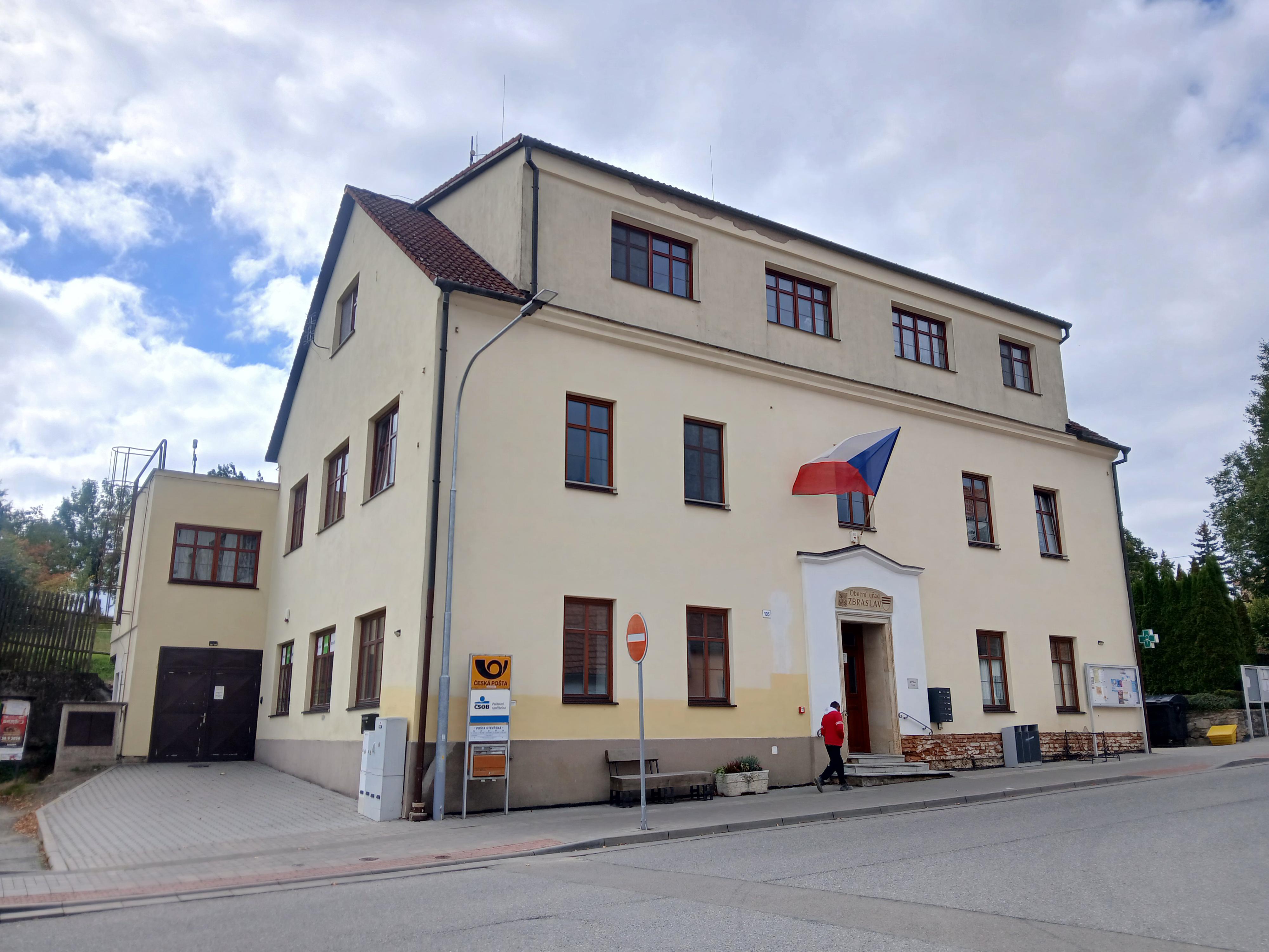 Zbraslav - obecní úřad foto 1