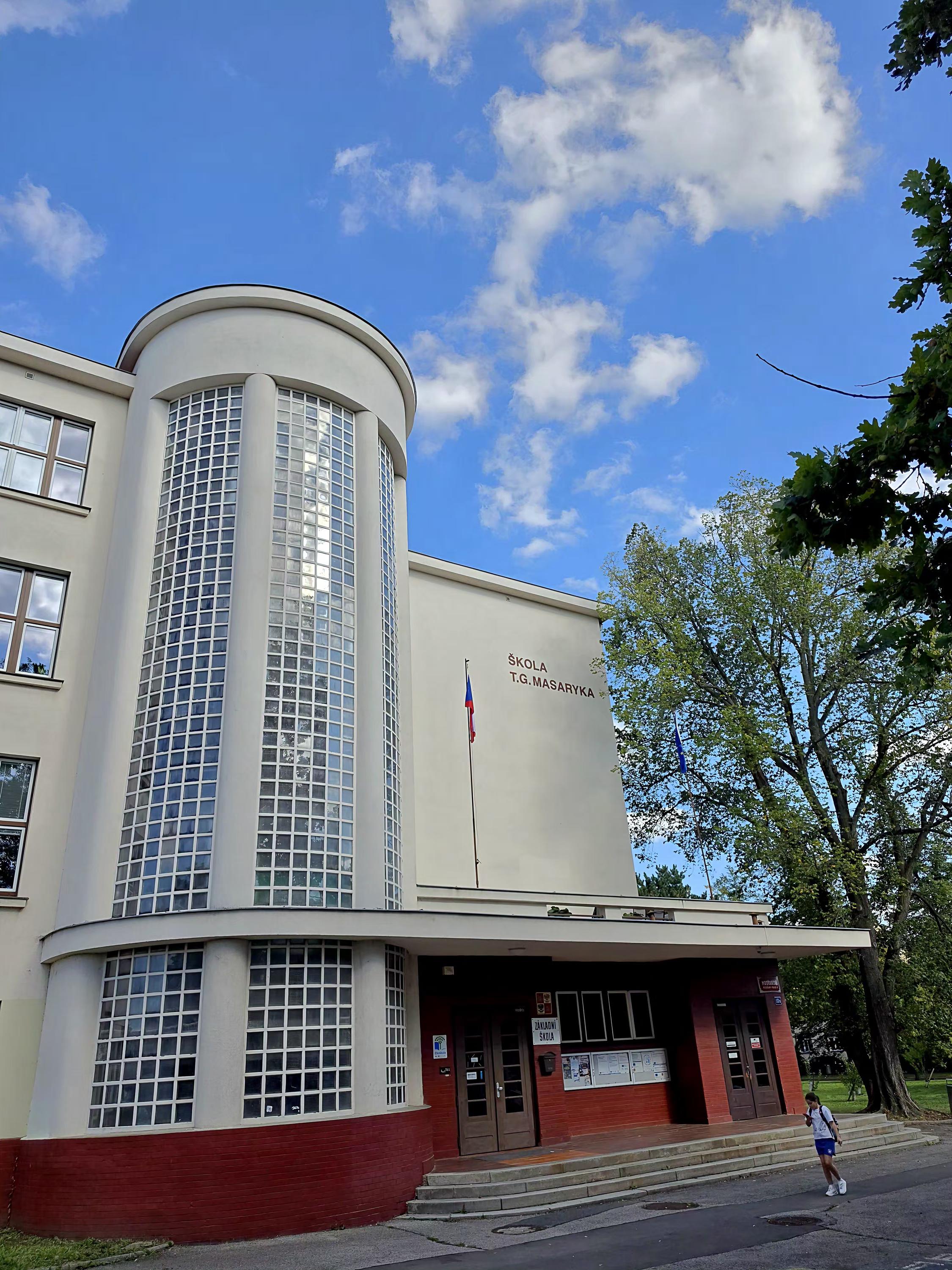 ZŠ T.G. Masaryka Praha 12 foto 2