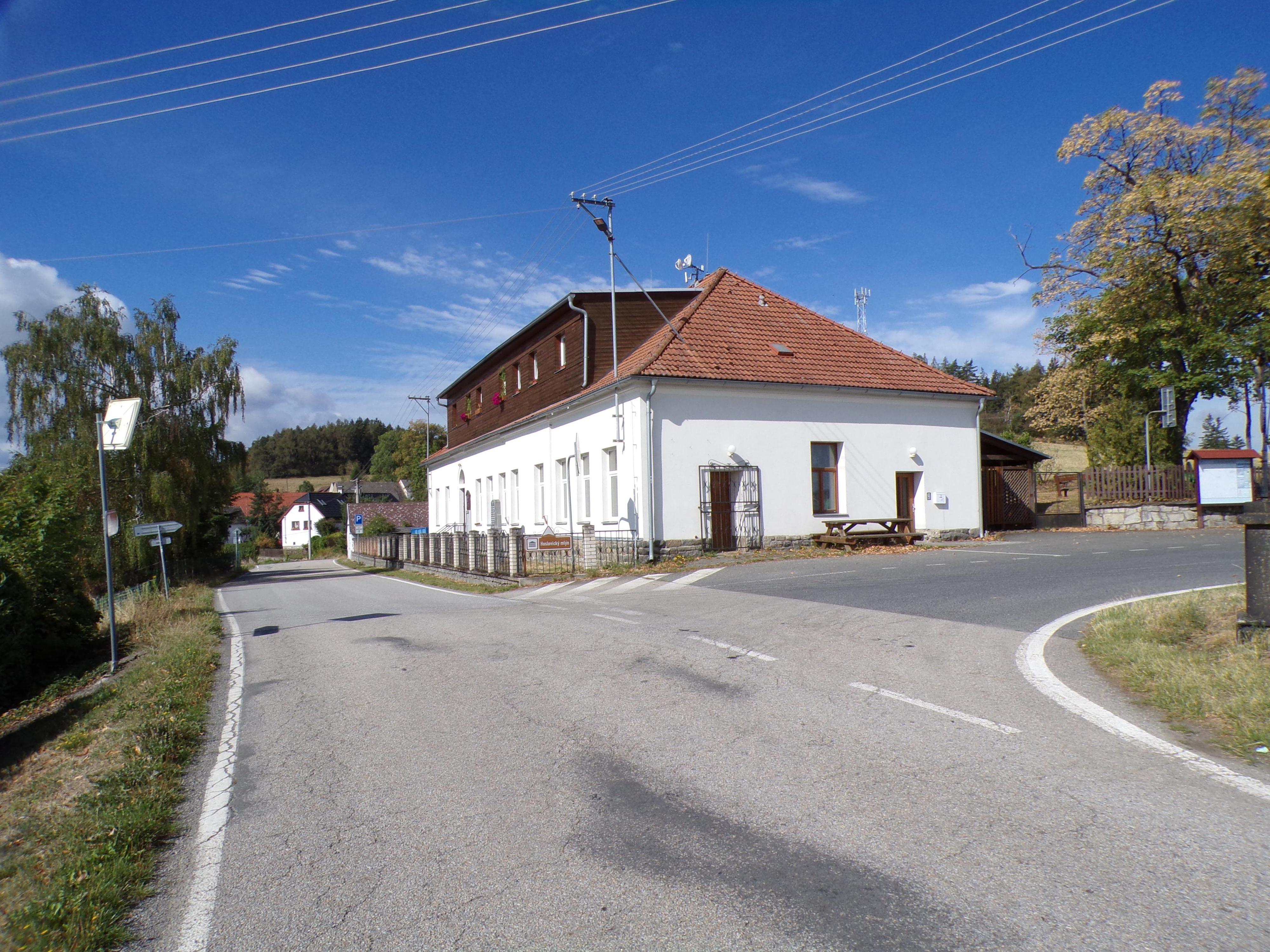 Hoslovice - obecní úřad foto 3
