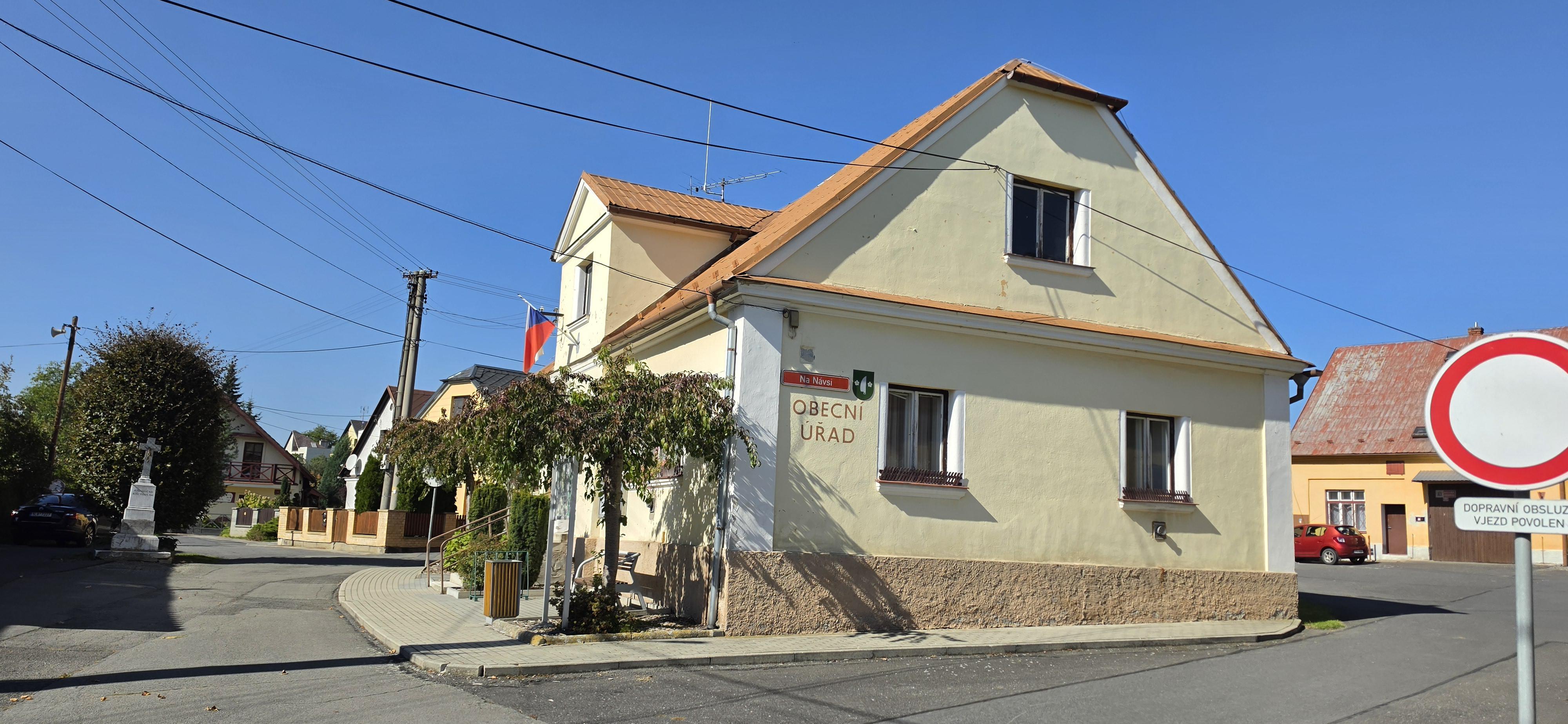 Neplachovice - obecní úřad foto 3