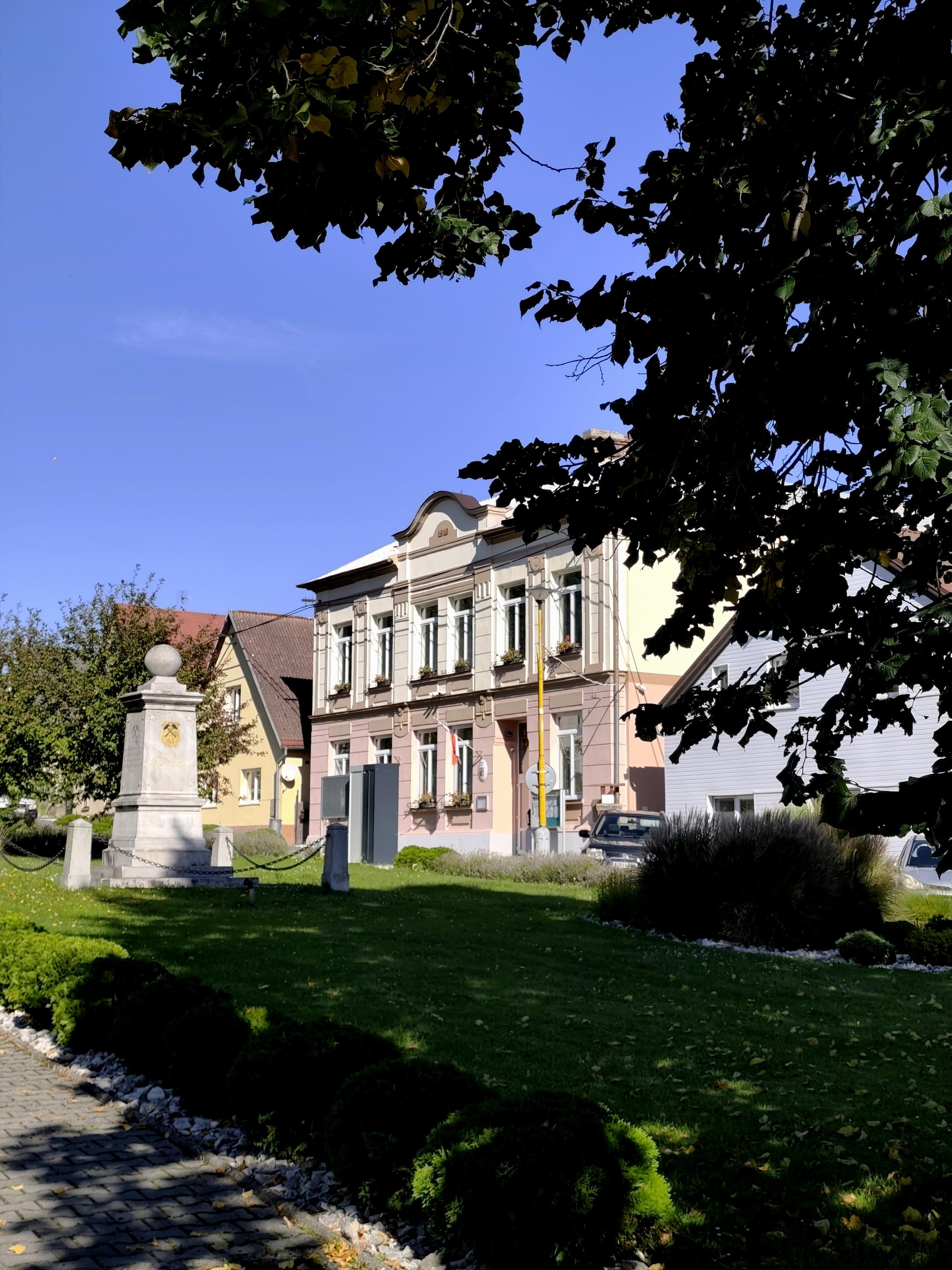 Janov - městský úřad foto 2