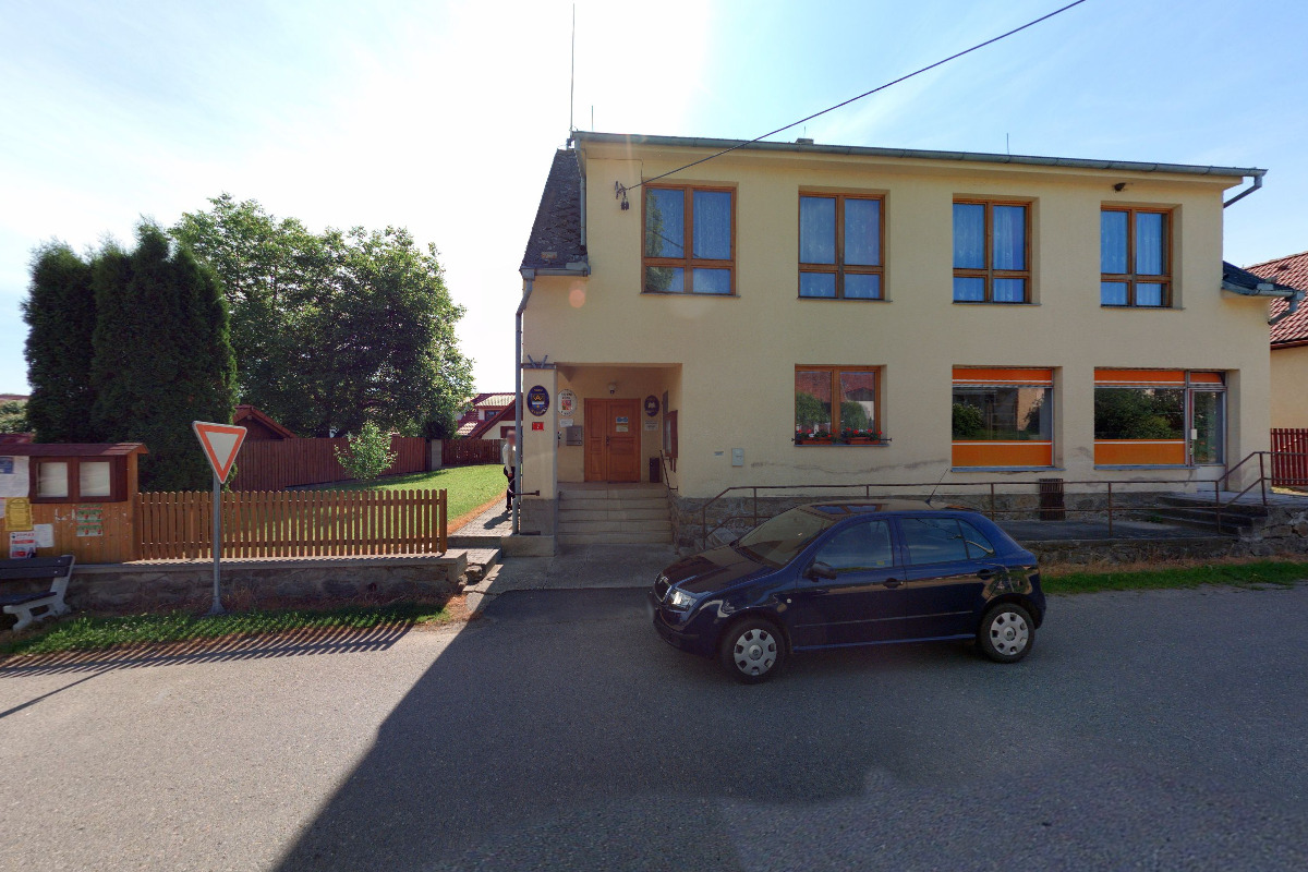 Květov - obecní úřad foto 2