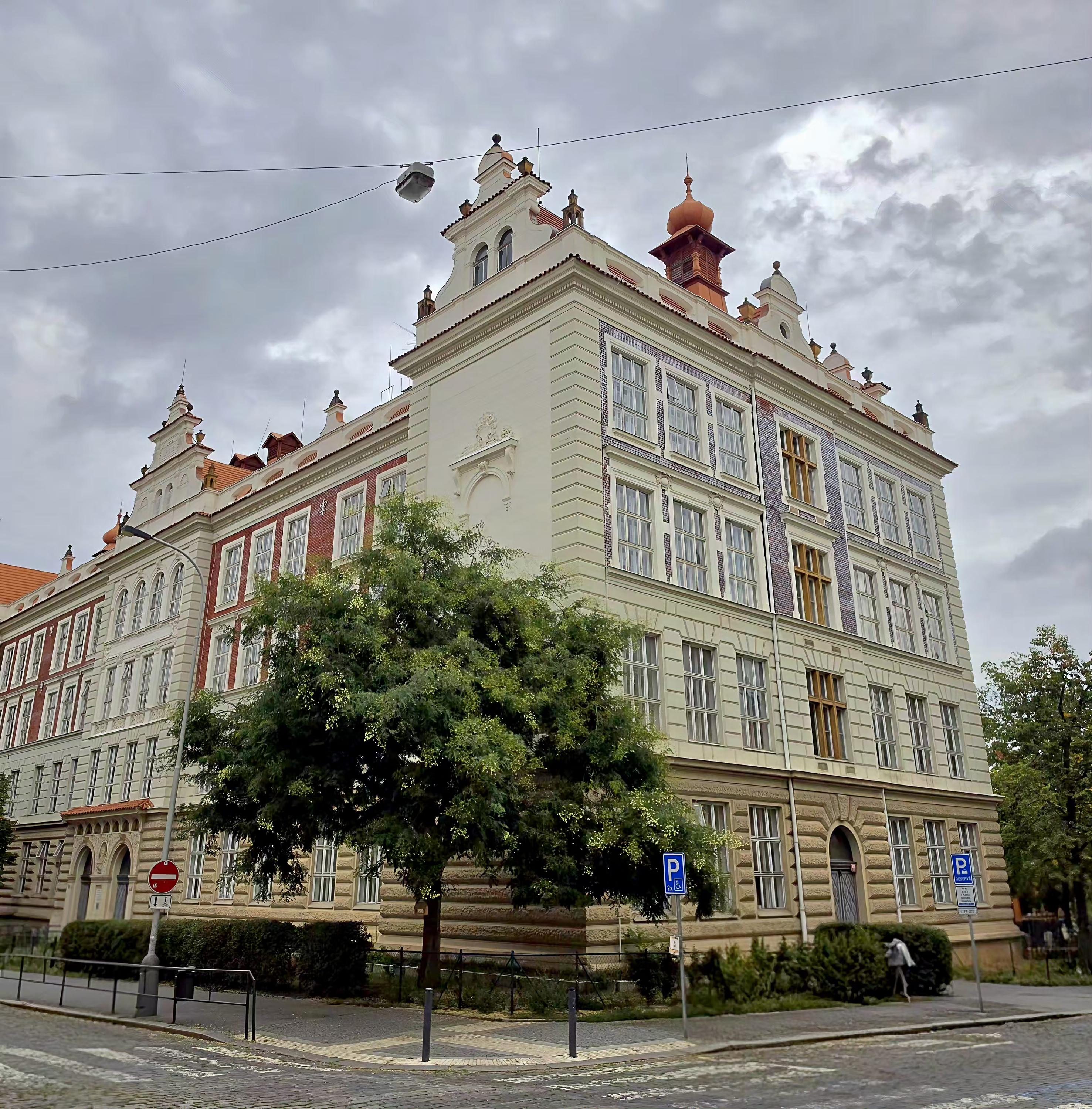 Fakultní ZŠ PedF UK a MŠ U Studánky, Praha foto 3