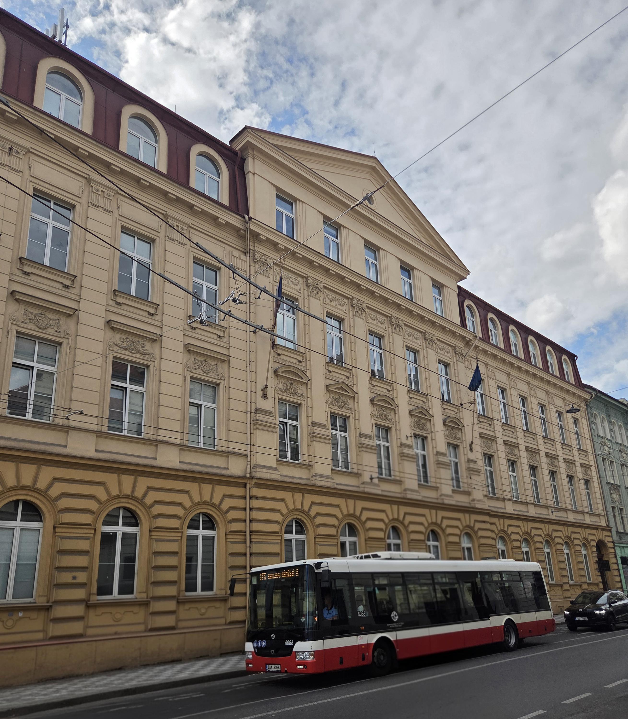 Smíchovská střední průmyslová škola, gymnázium a hotelová škola Radlická