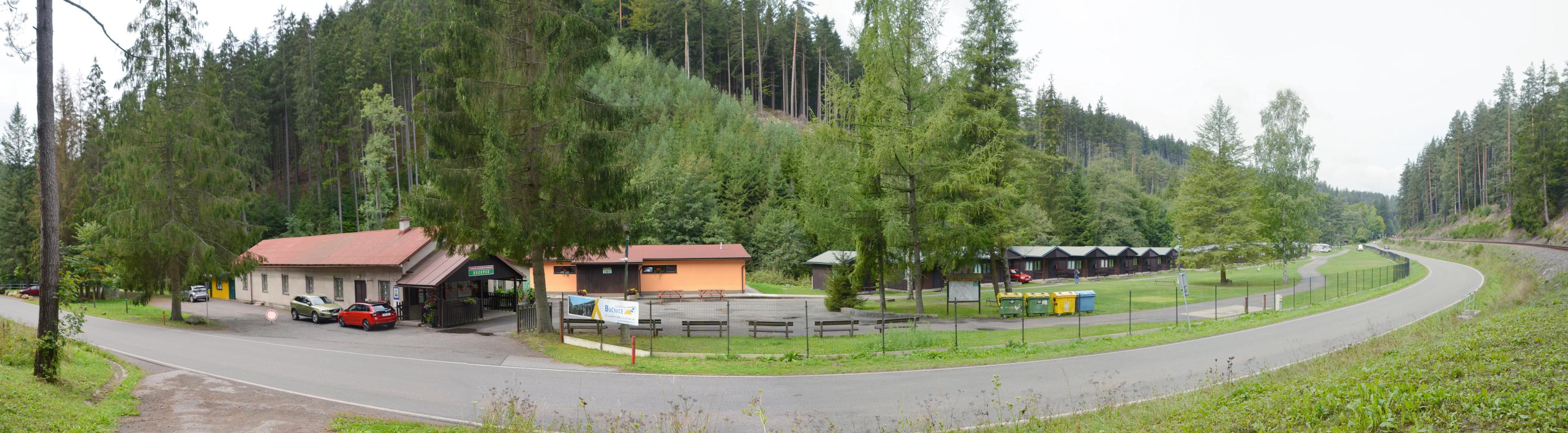 Stánek u řeky foto 5