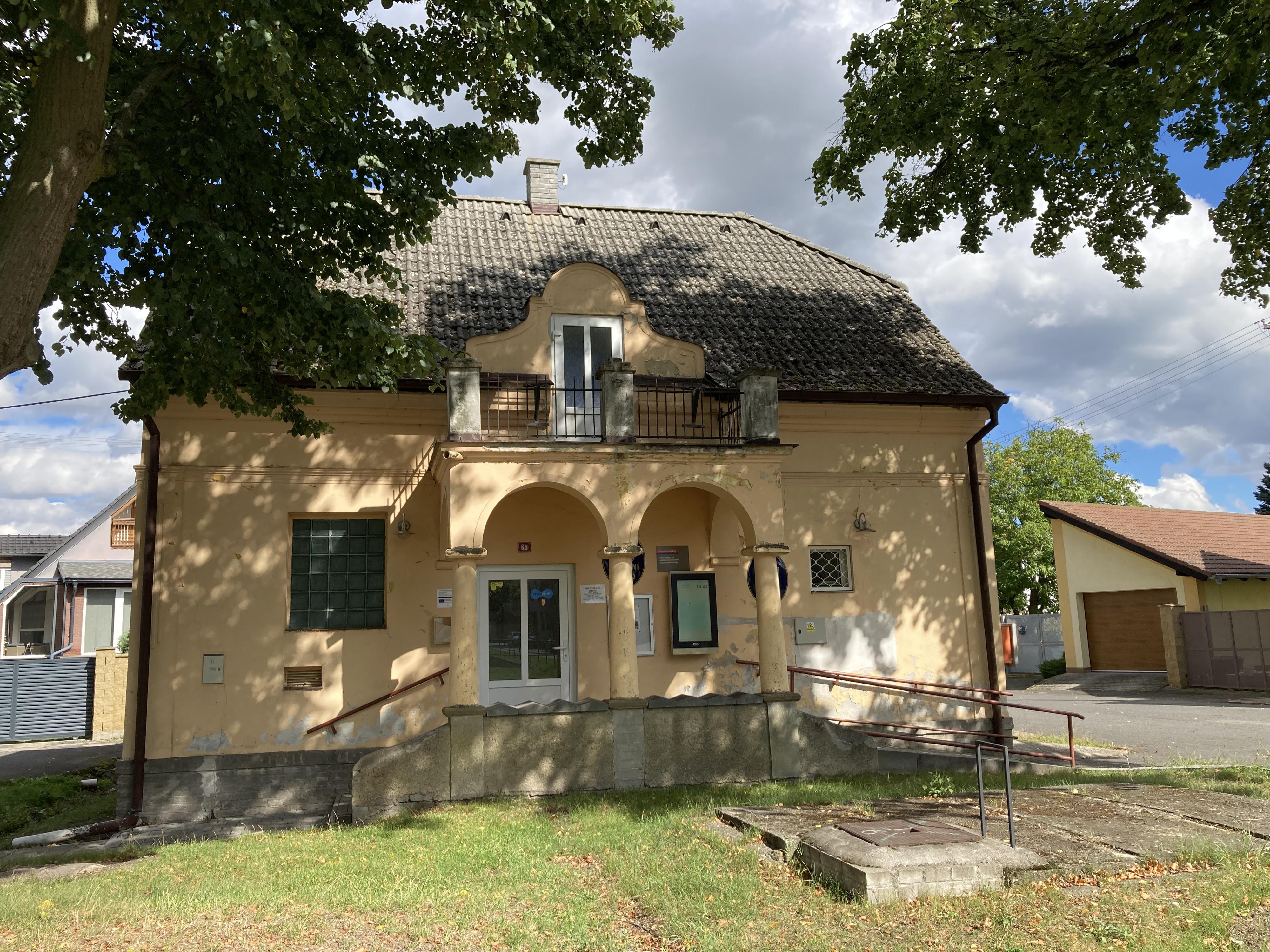 Drnek - obecní úřad foto 2