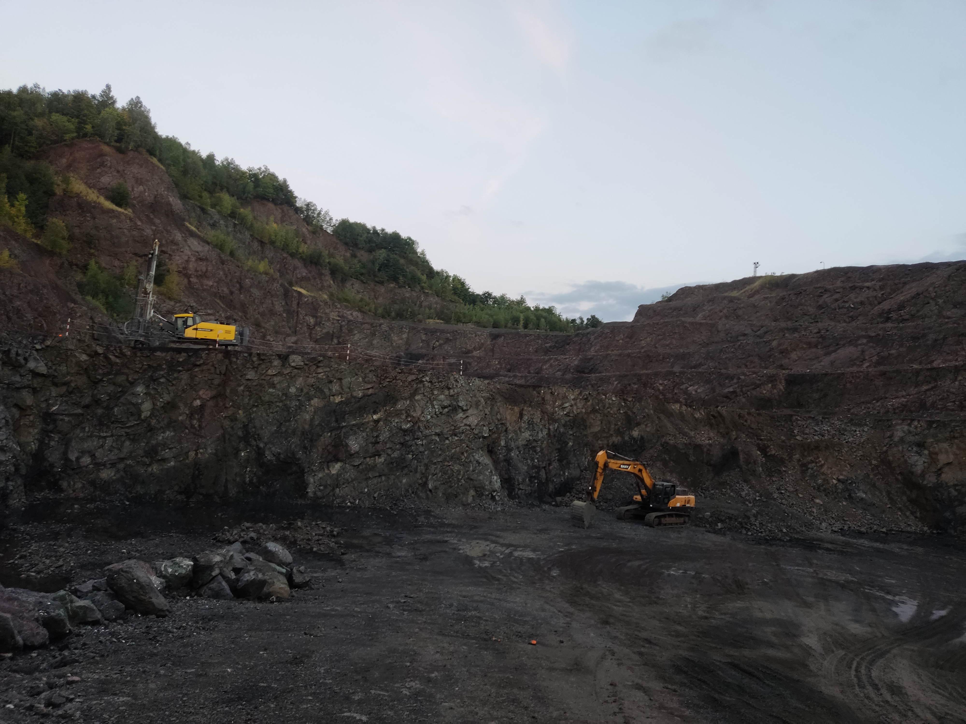 EUROVIA Kamenolomy, a.s. - Lom Bezděčín foto 3
