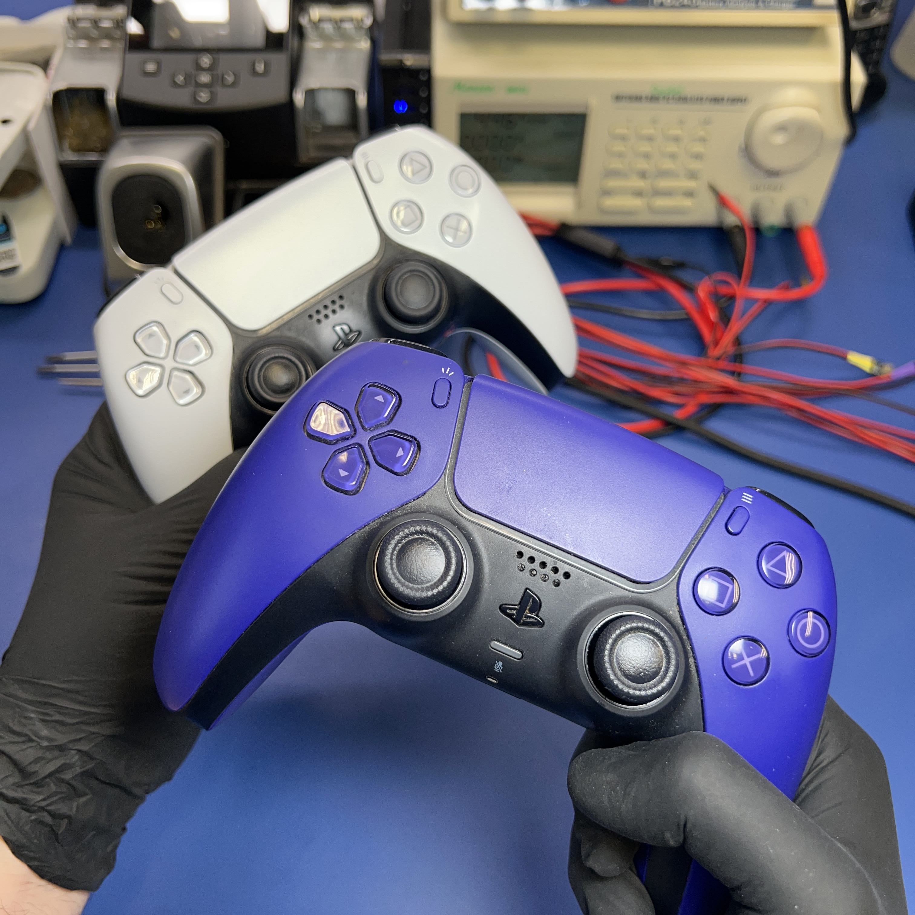 Oprava ovladače PS5 DualSense – drift páček, tlačítka a nabíjení