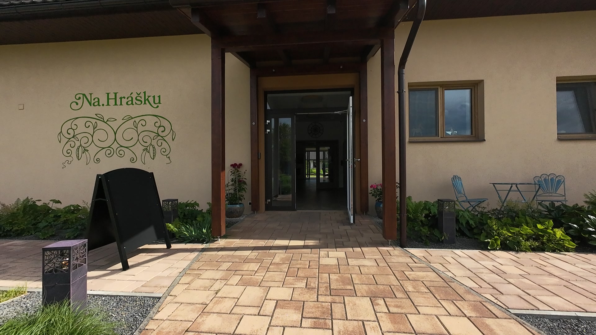Na.Hrášku - Restaurace foto 2 (náhled videa)