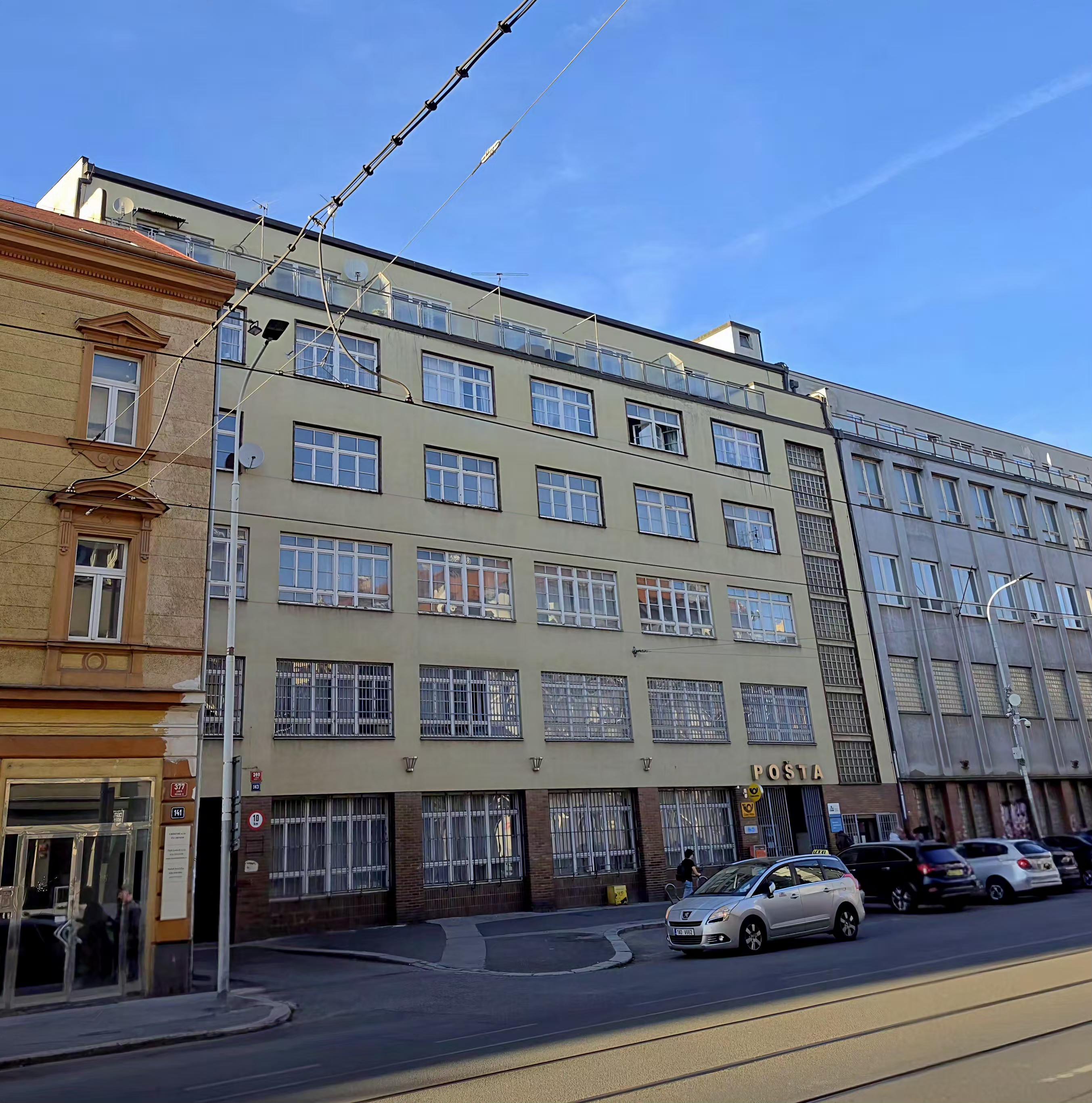Pošta Praha 8 foto 2