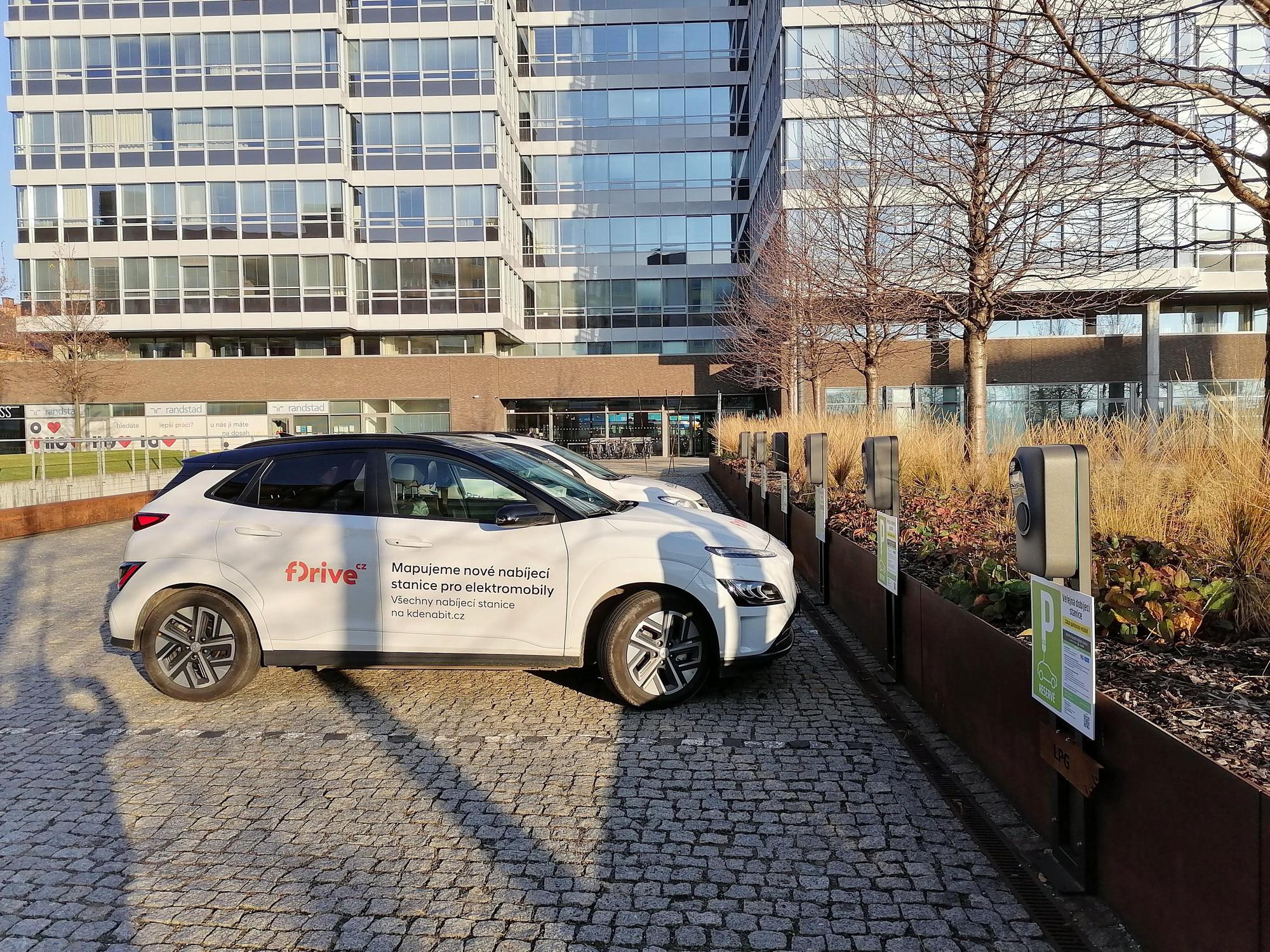 Nabíjecí stanice pro elektromobily foto 1