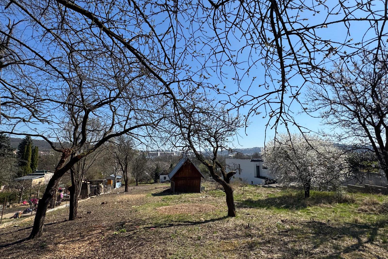 Stavební pozemek 1 900 m² pod Holednou