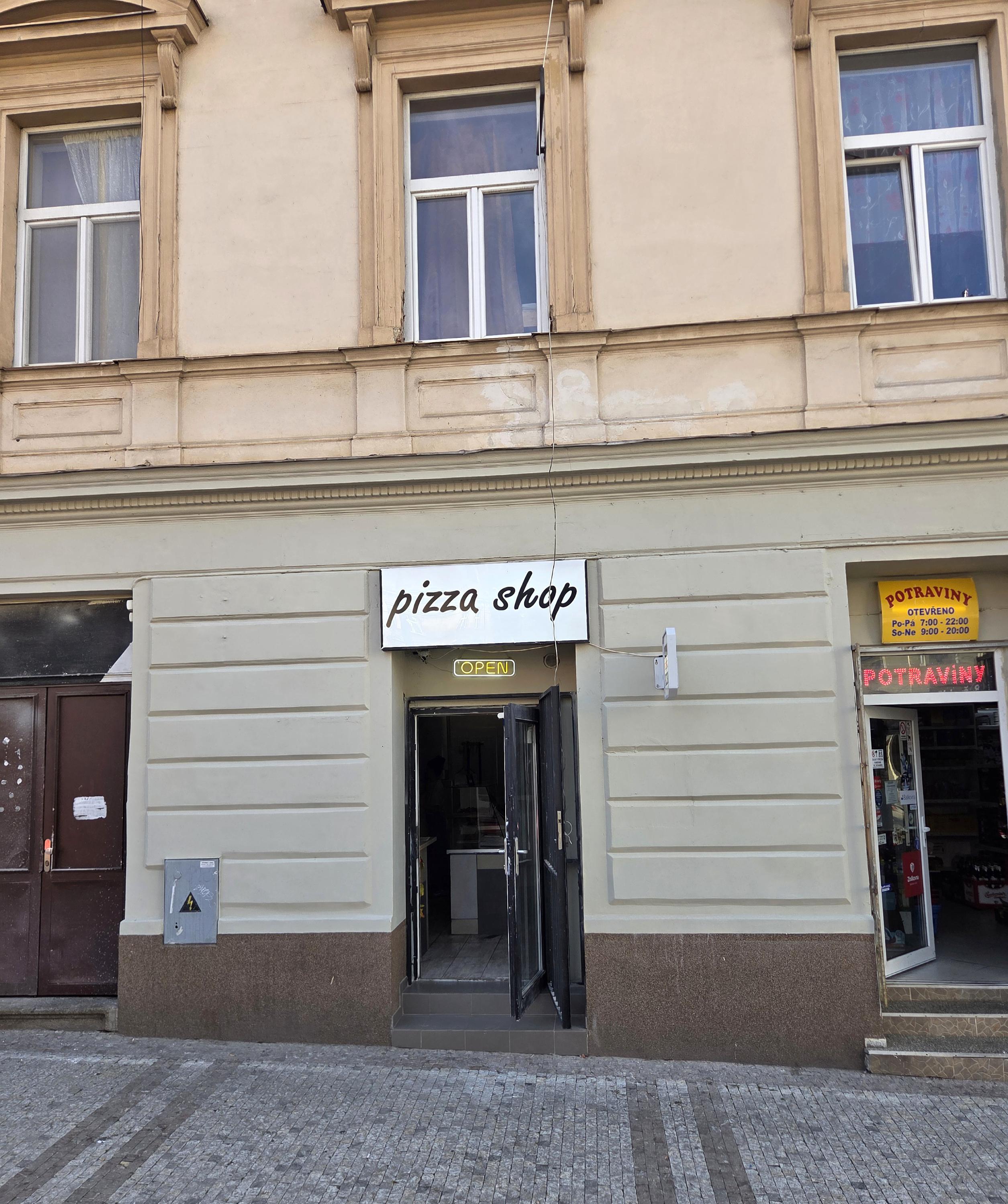 The pizza shop foto 1