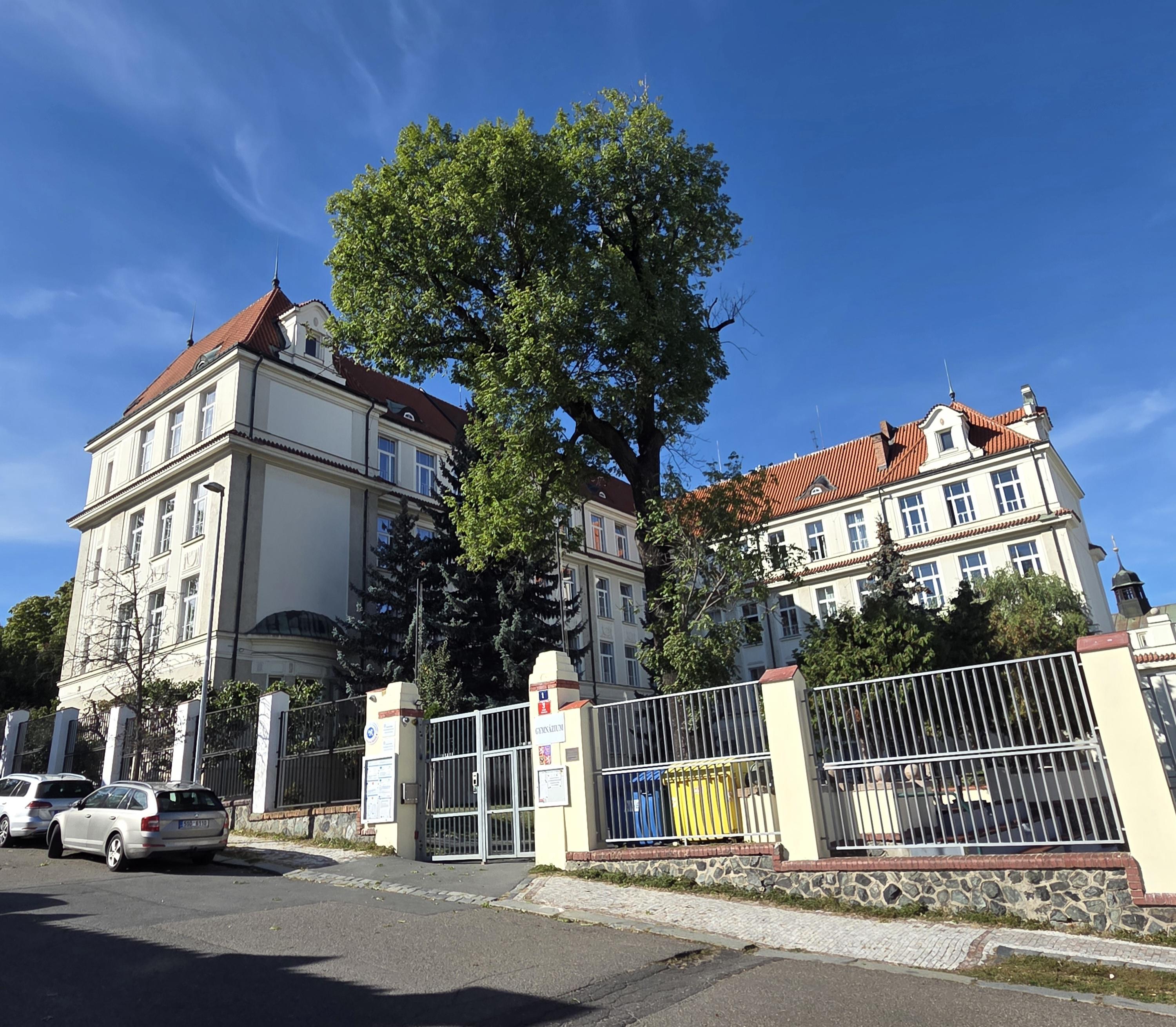 Gymnázium Praha 8, U Libeňského zámku foto 4