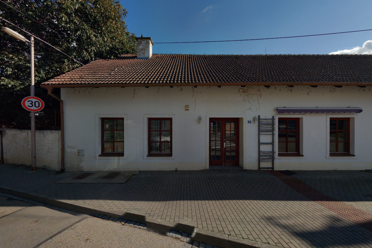 Školní vinotéka a prodejna Rolnička