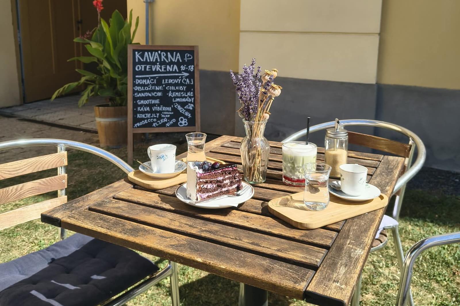 Káva a bistro na zámku