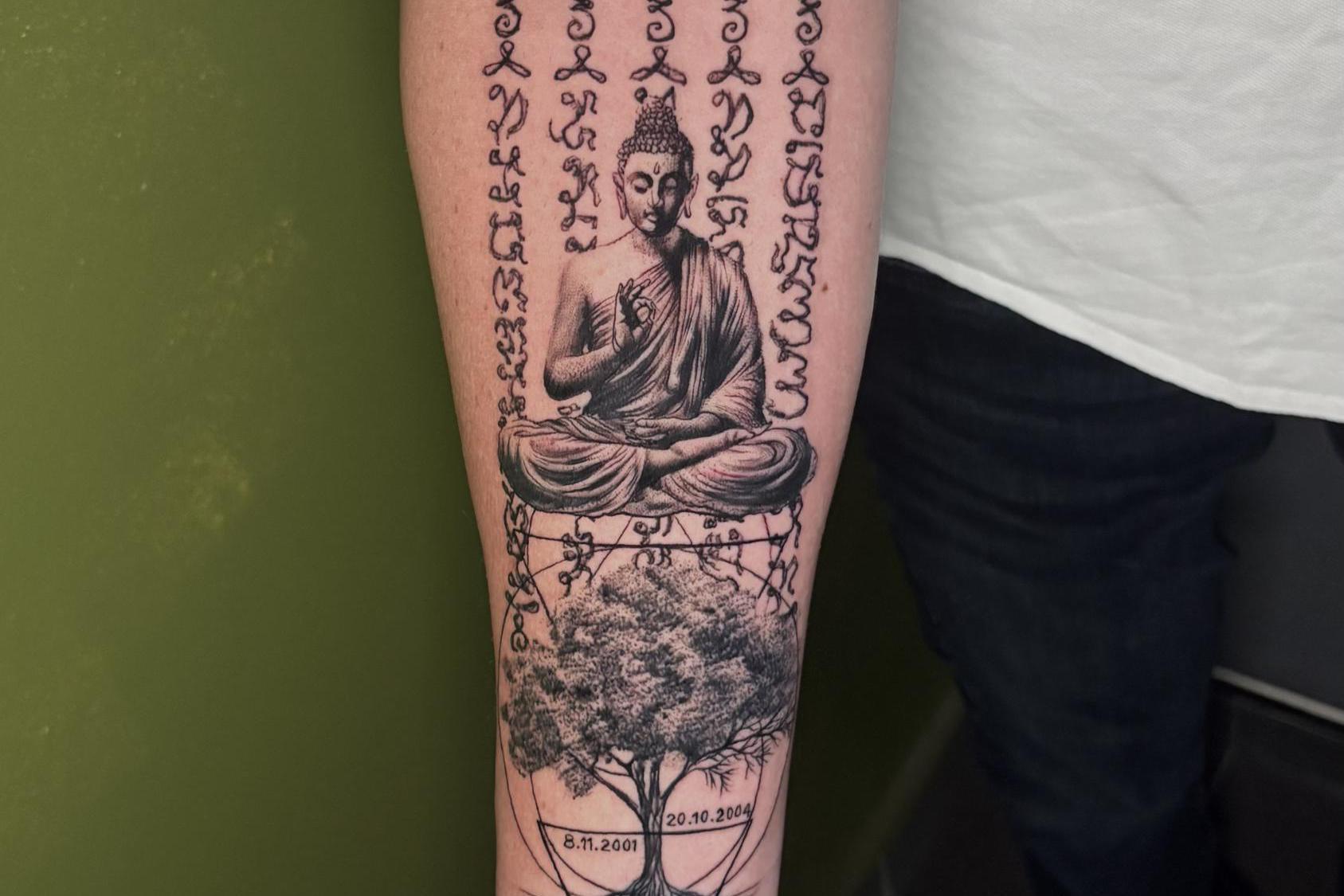 Tattoo LookAss