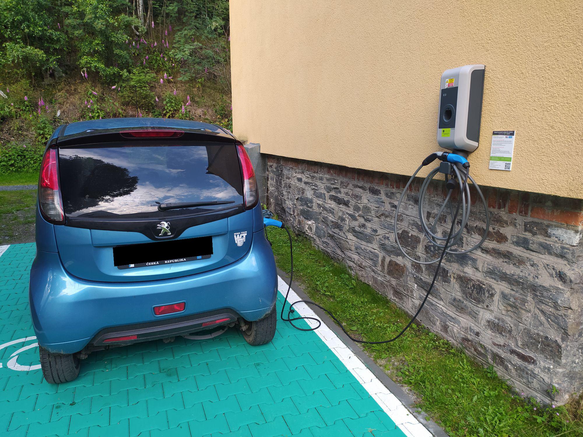 Nabíjecí stanice pro elektromobily foto 1