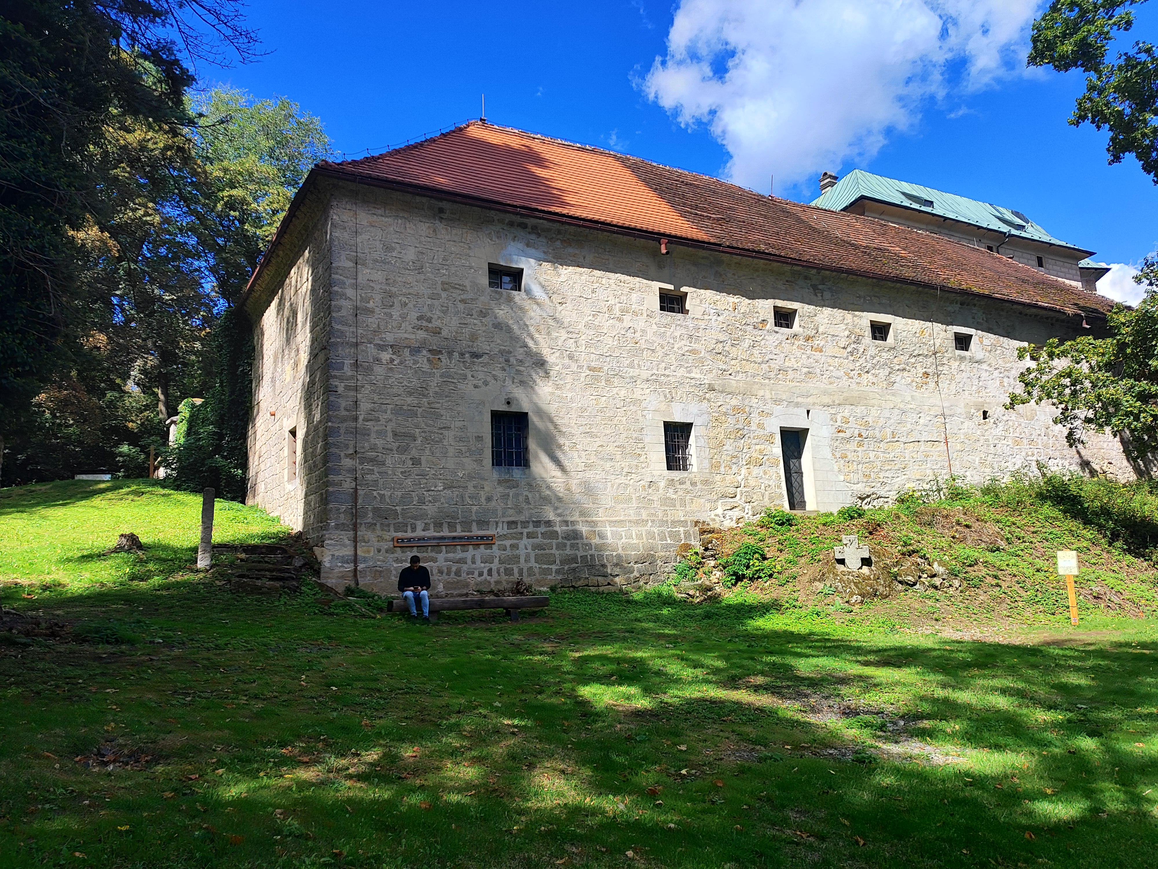 Hájovna hradu Houska foto 2