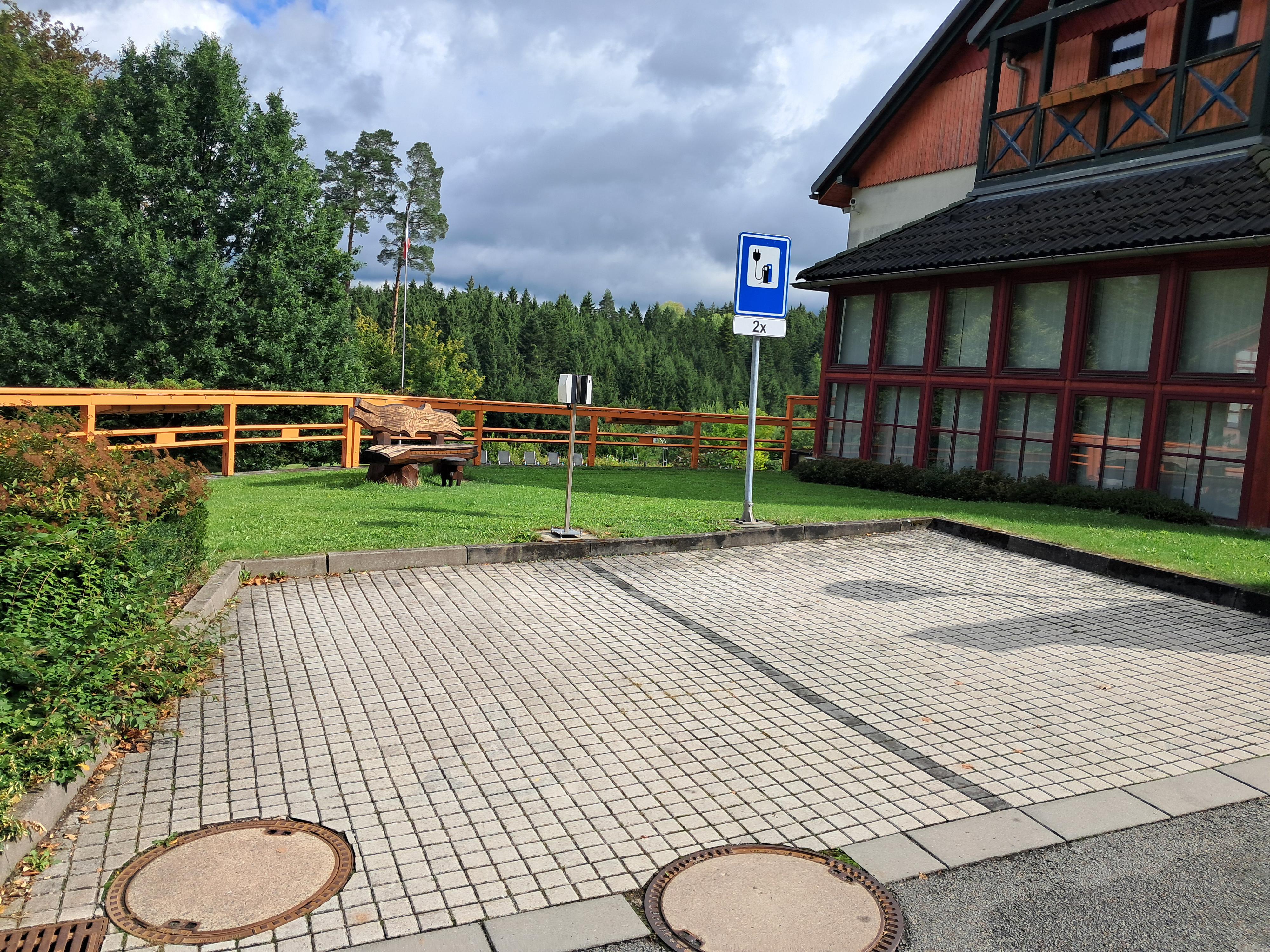 Hotel Studánka - nabíjecí stanice foto 2
