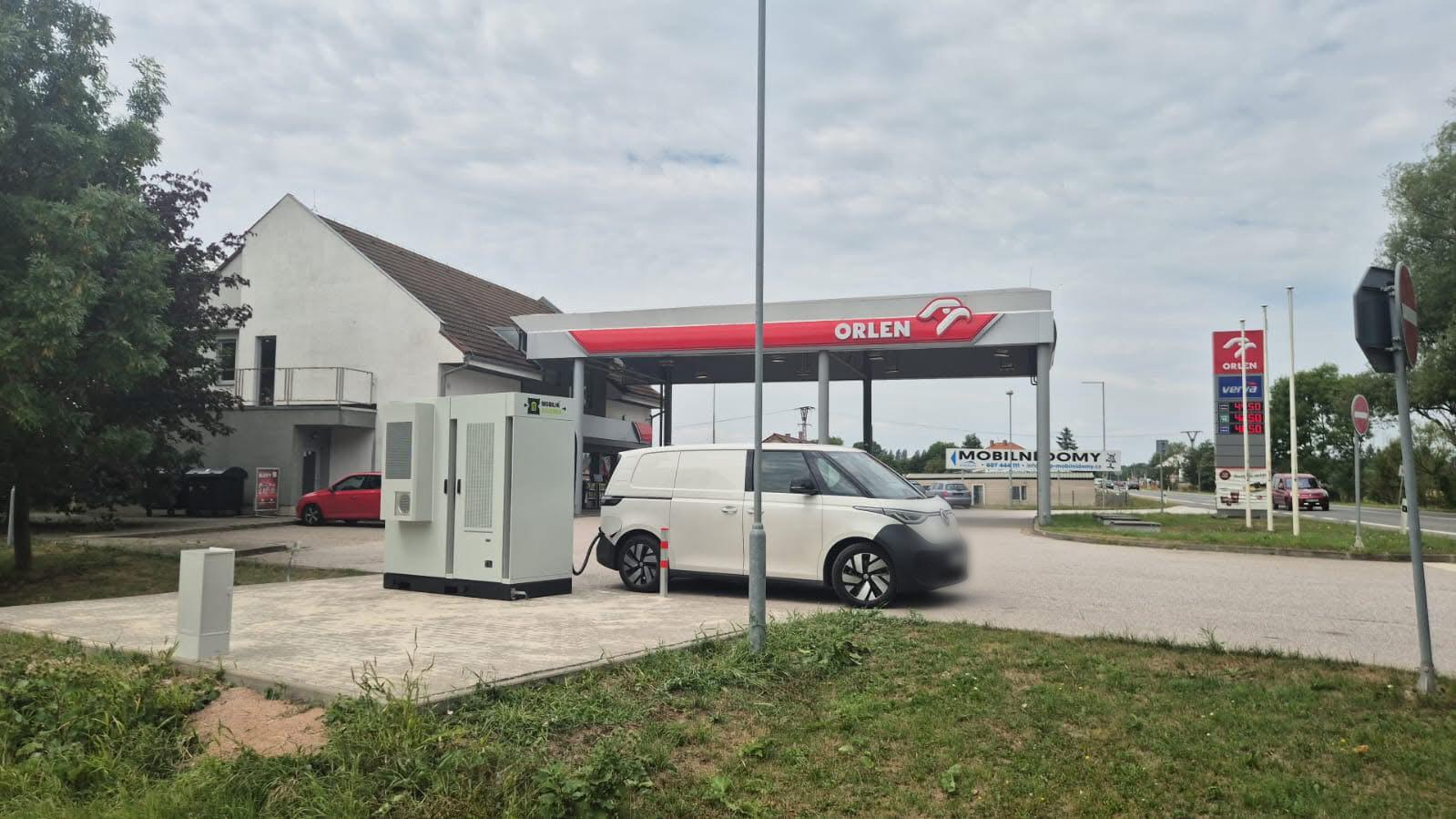 Nabíjecí stanice pro elektromobily Sadová foto 3