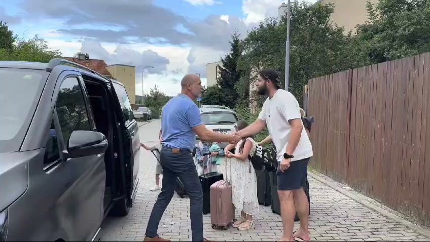 Erik Langer - AirportPickup foto 2 (náhled videa)
