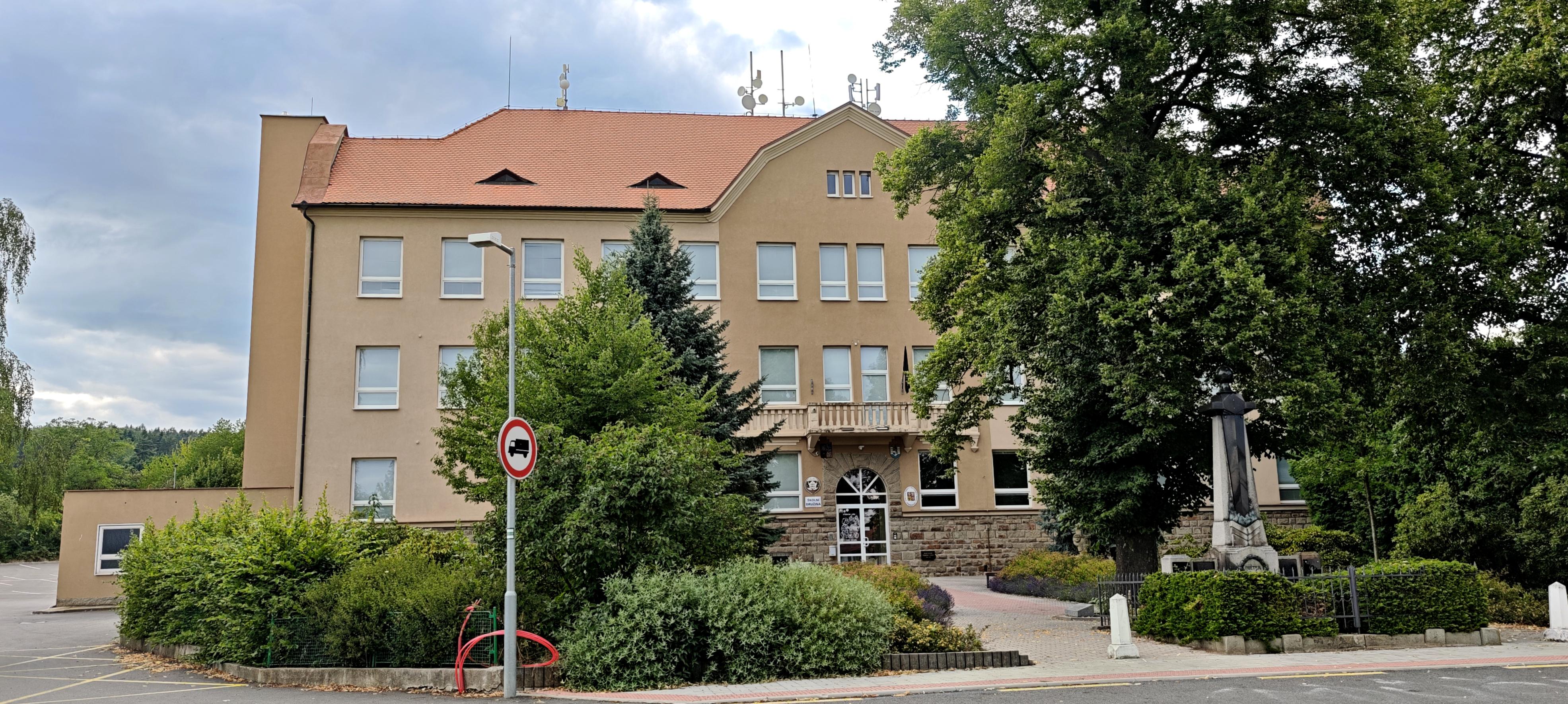 ZŠ a MŠ Cerhovice, Na Dražkách foto 1