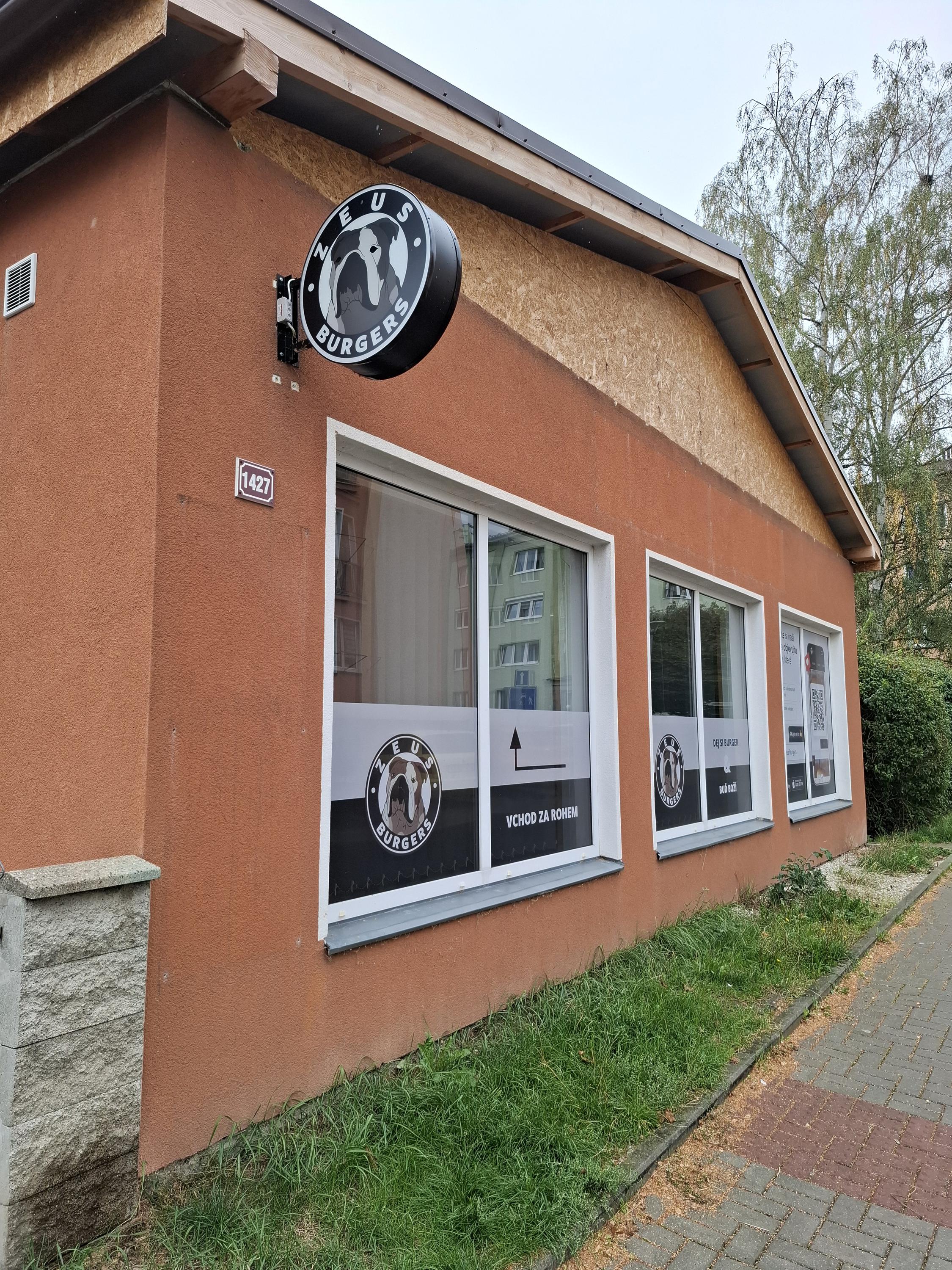 Zeus Burgers & Wings