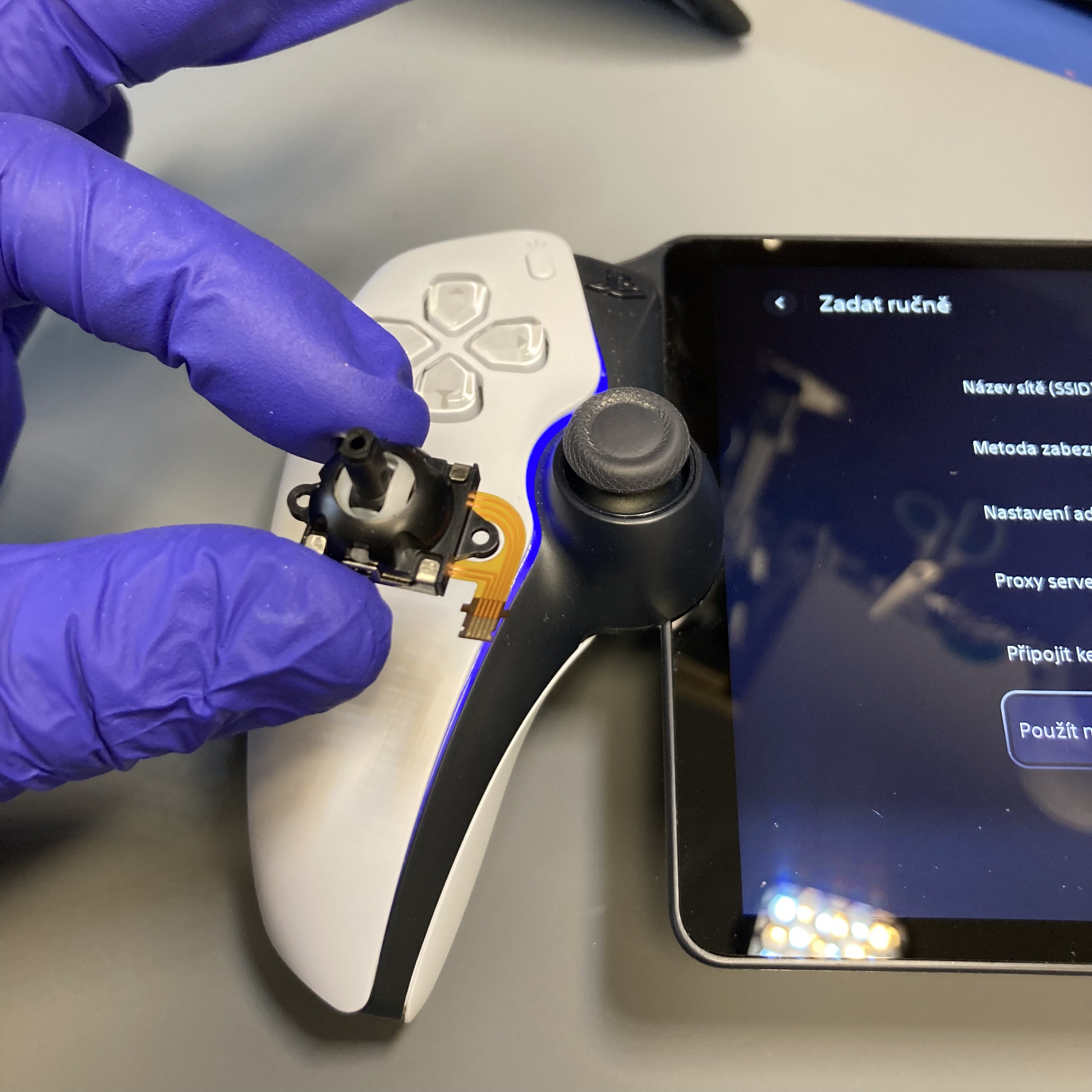 Oprava driftujících páček PlayStation Portal - TMR