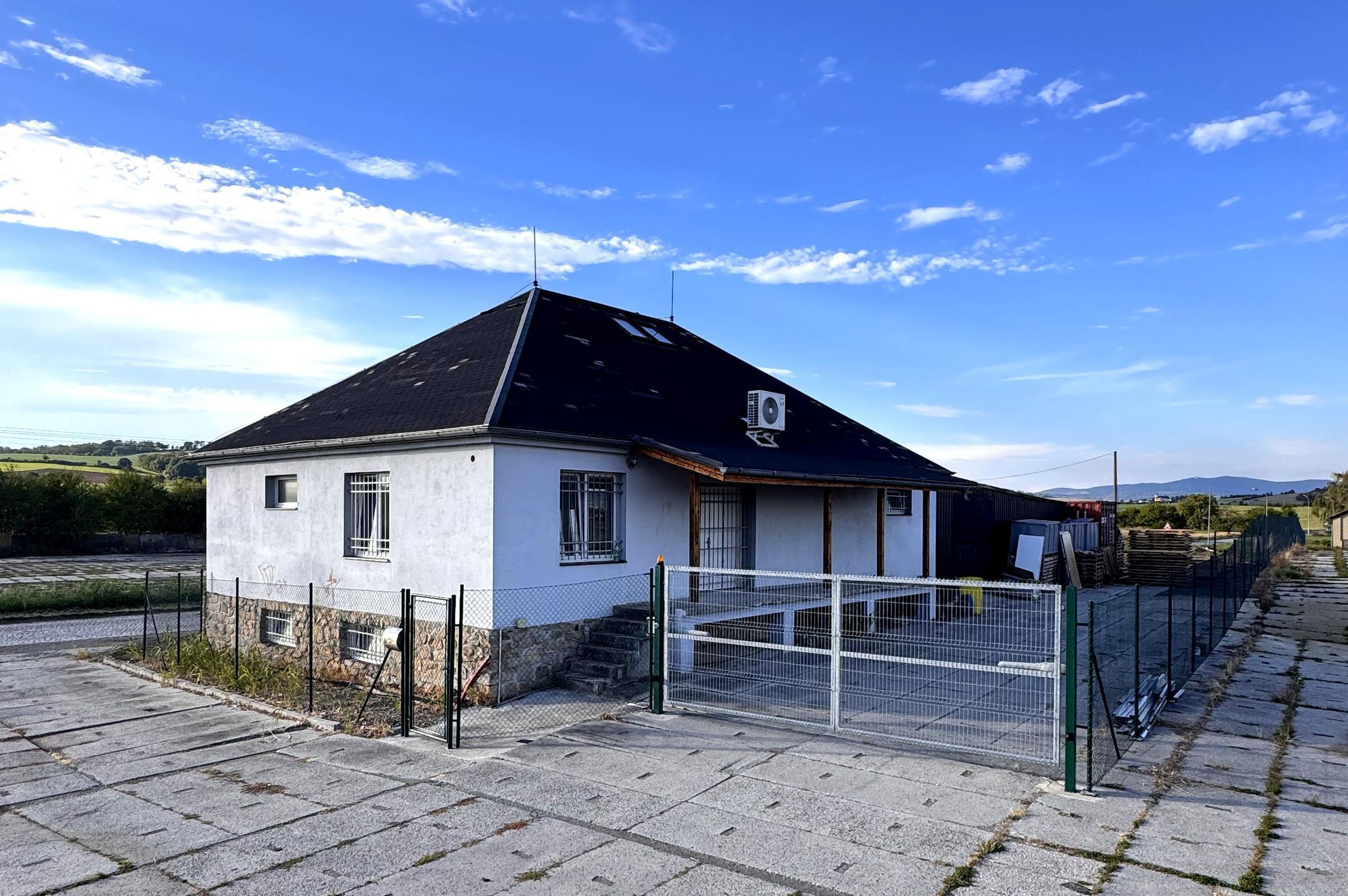 sklad, ubytovna - Brada Interiéry