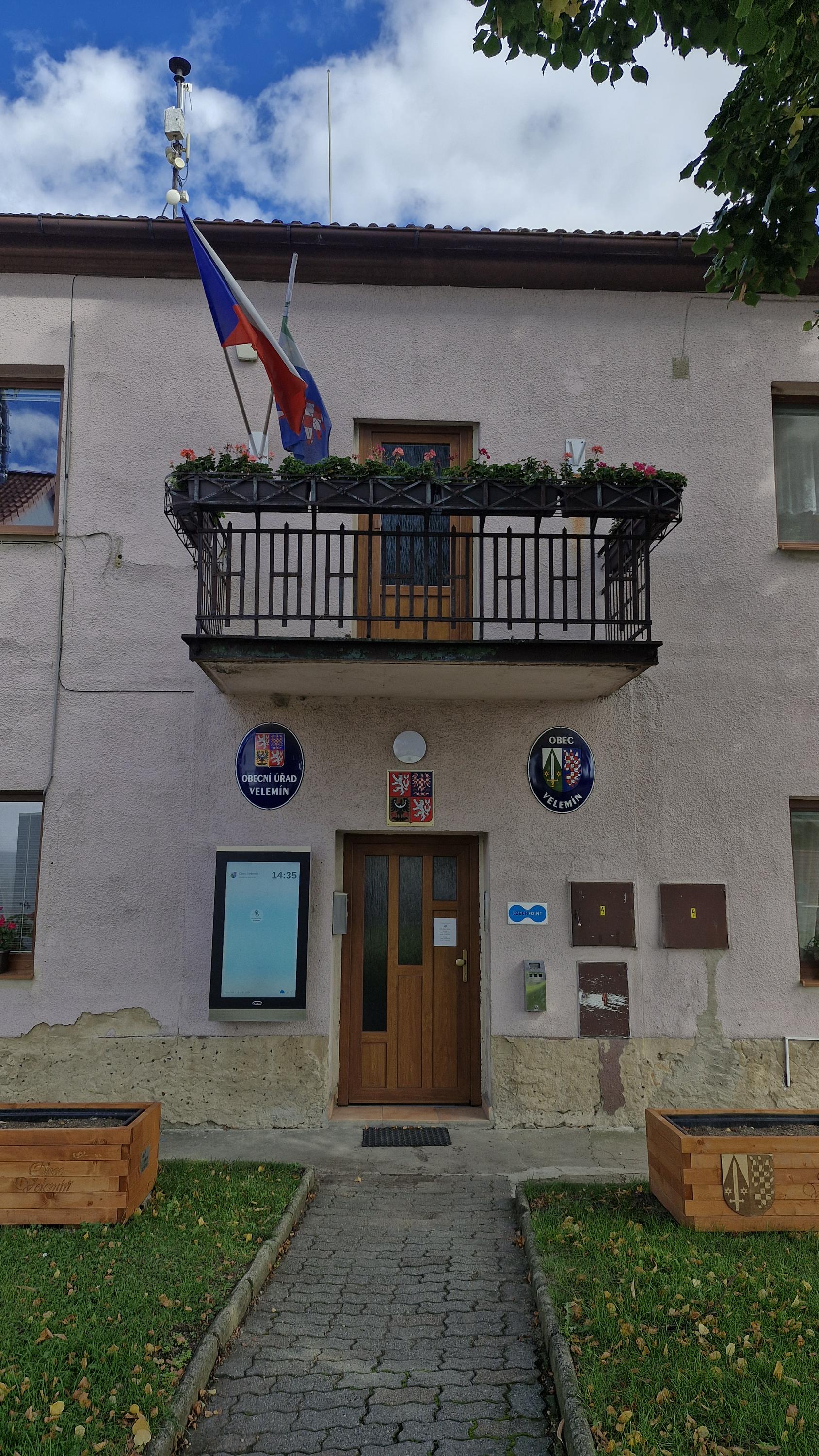 Velemín - obecní úřad foto 4