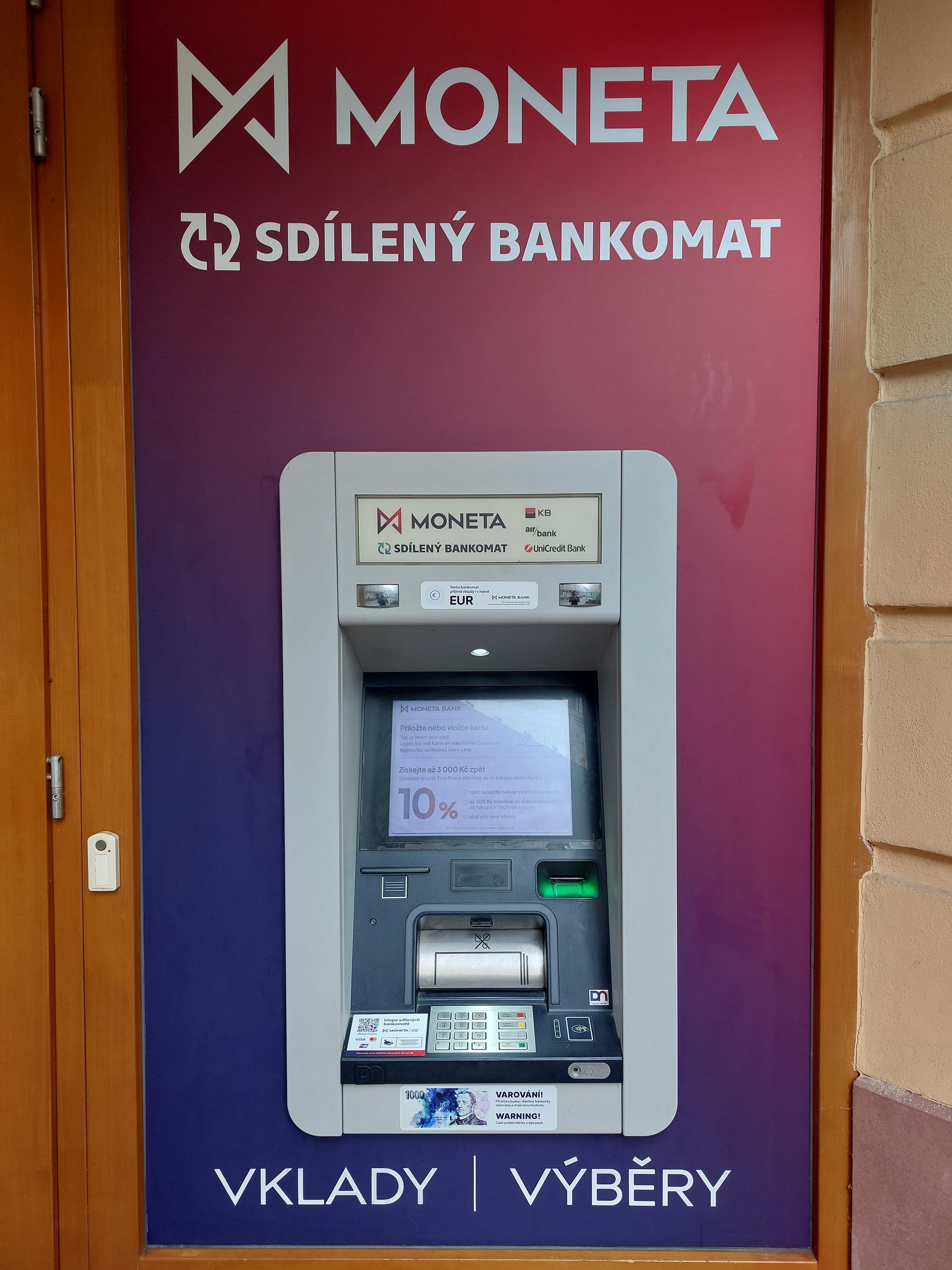 Bankomat MONETA Bank vkladový foto 1