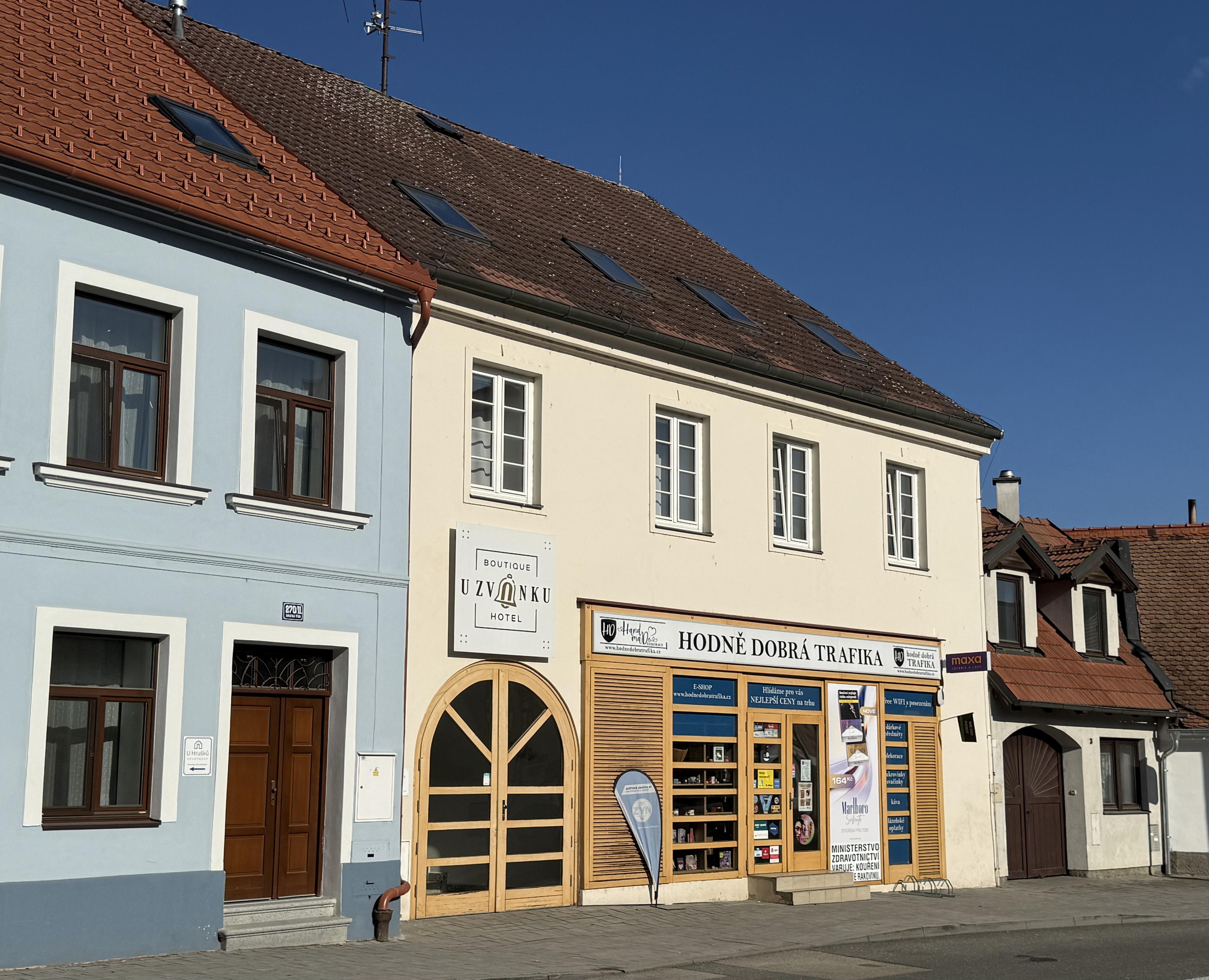 U zvonku