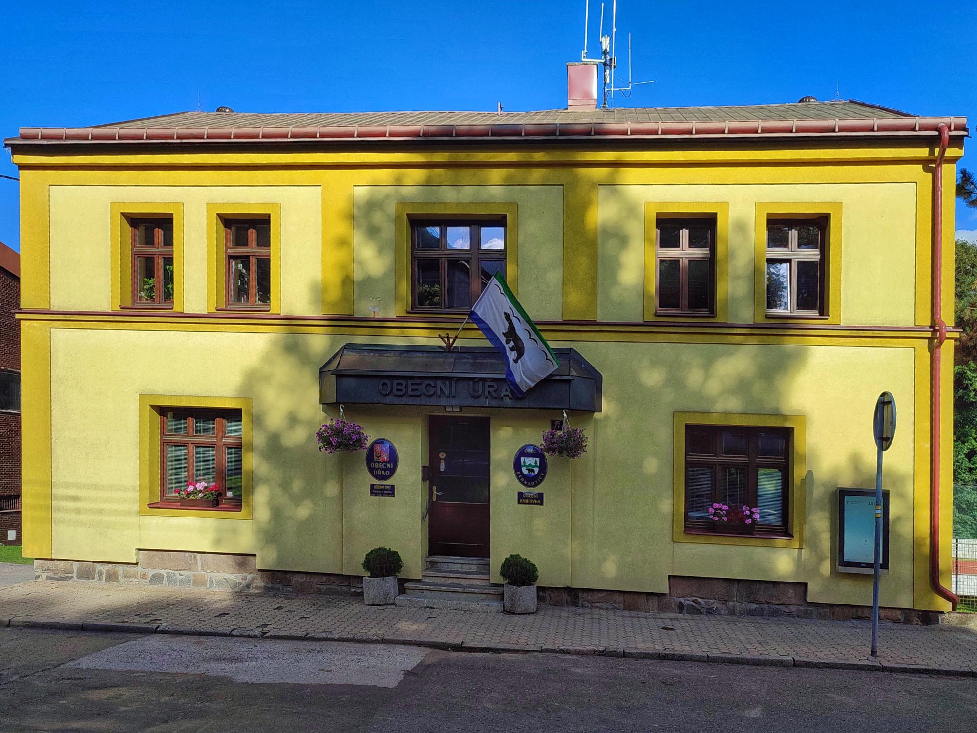 Bernartice - obecní úřad foto 2