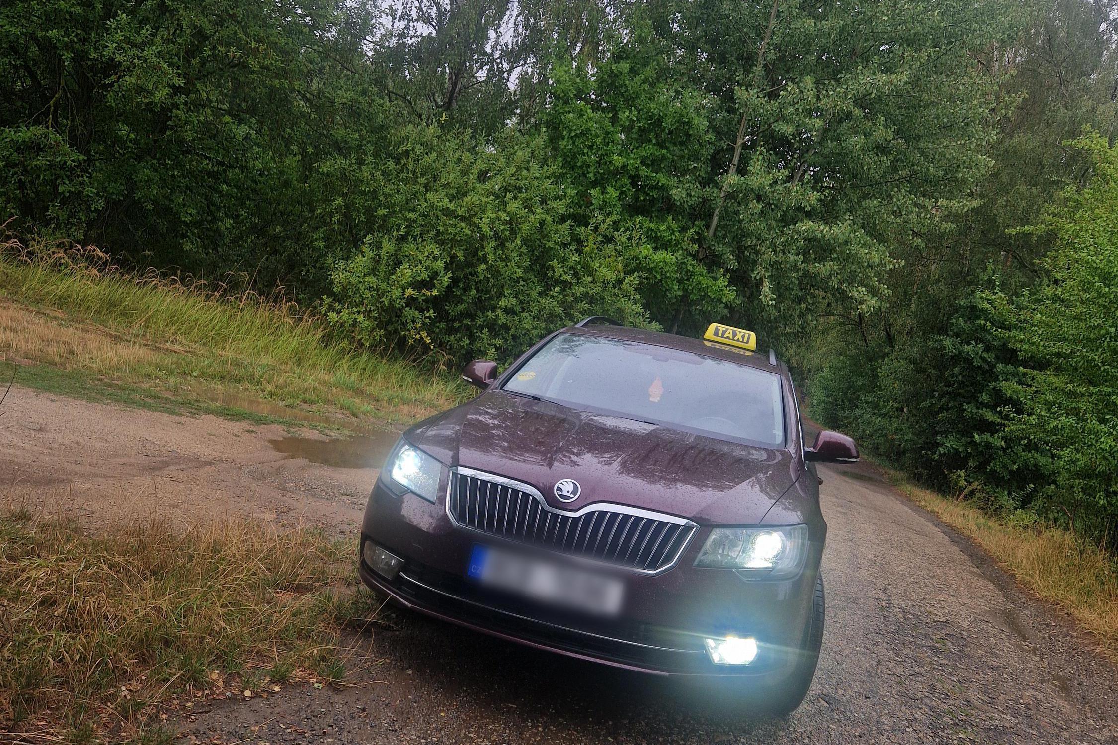 TAXI DAČICE - Nicolas Loos