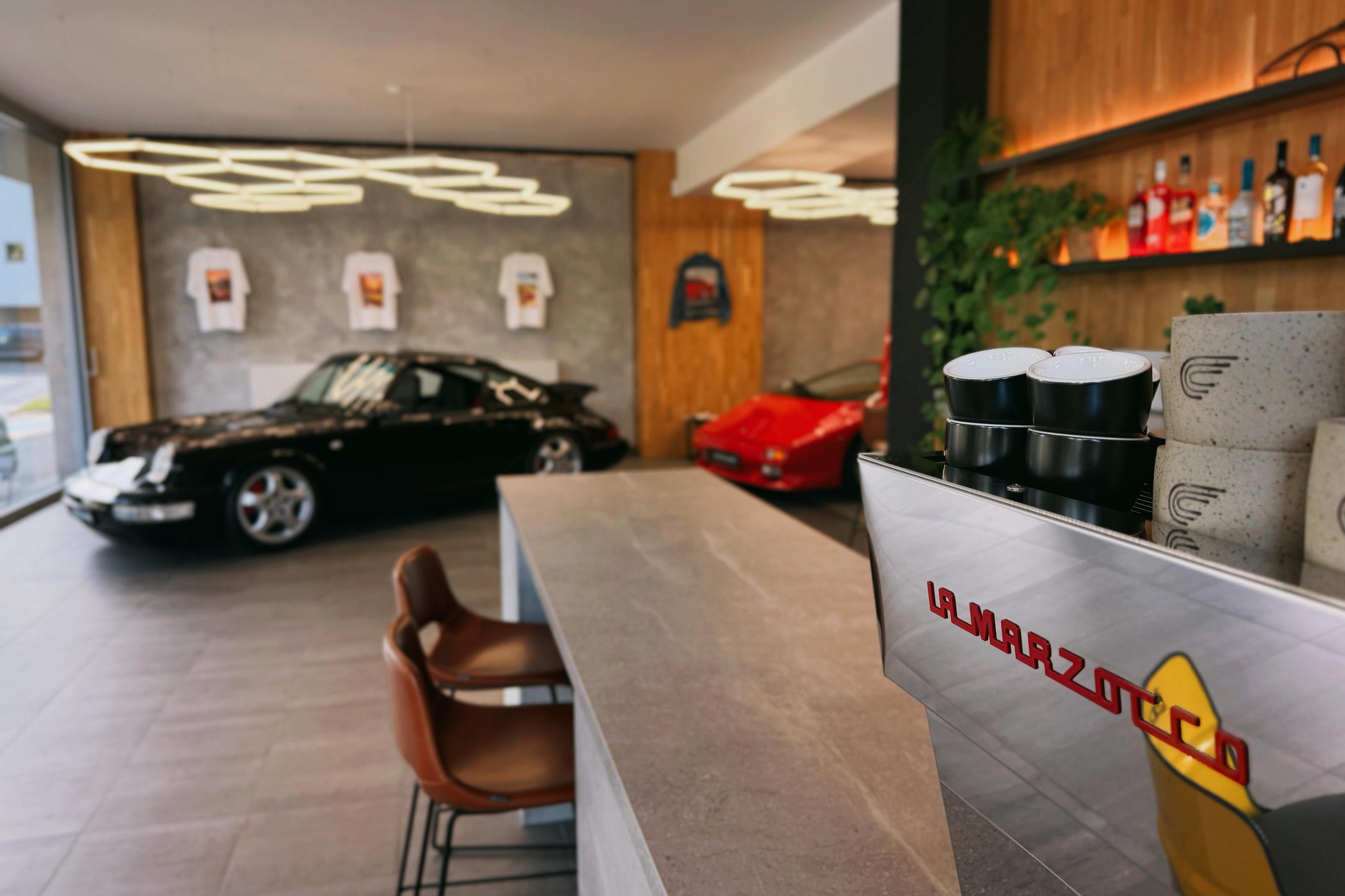 CAPITALCARS gallery & cafe