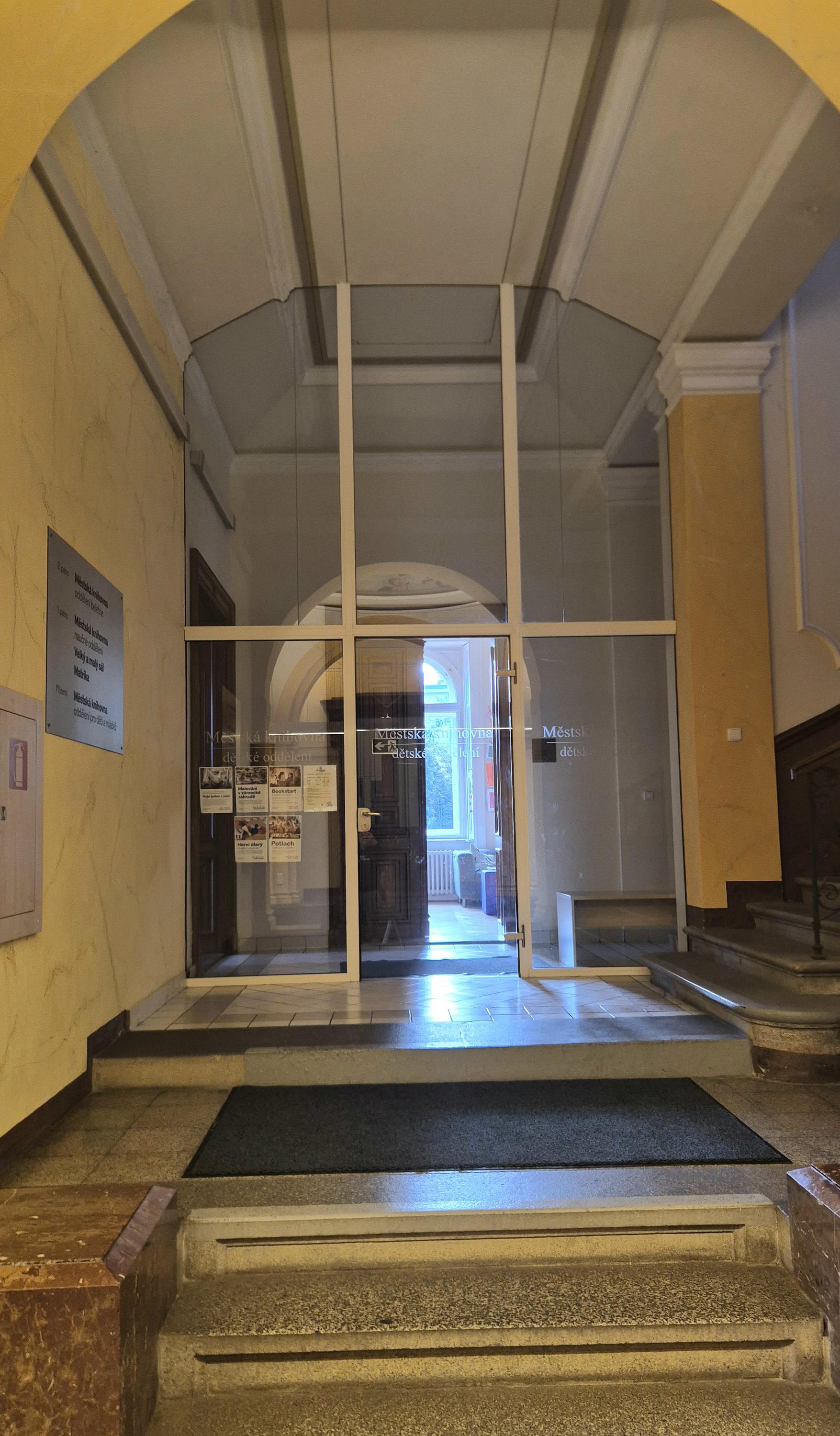 Městská knihovna Lovosice foto 1
