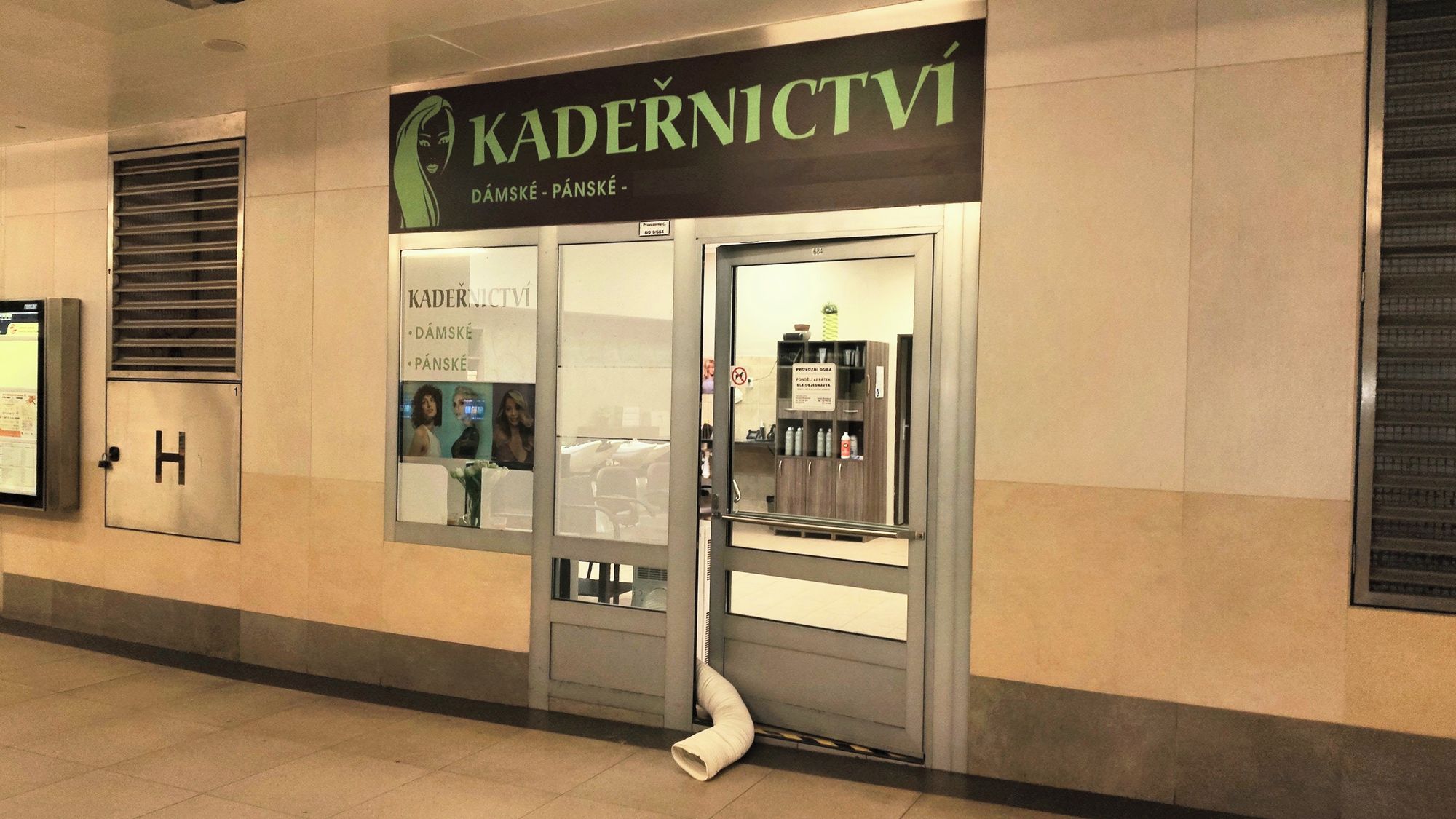 Kadeřnictví u metra Bořislavka