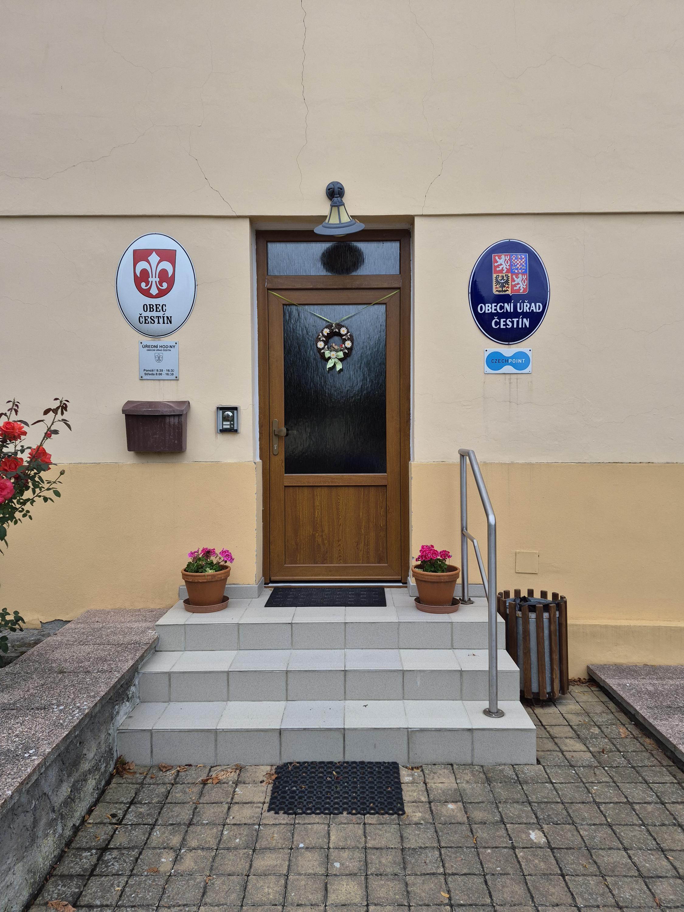 Čestín - obecní úřad foto 2