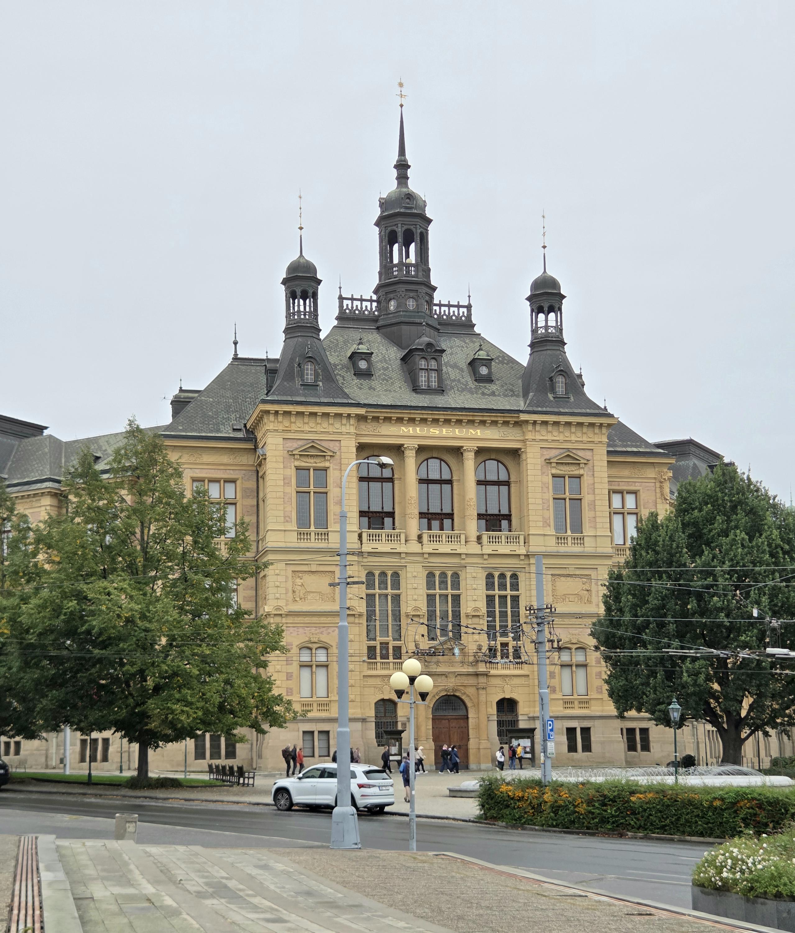 Knihovna Západočeského muzea foto 3