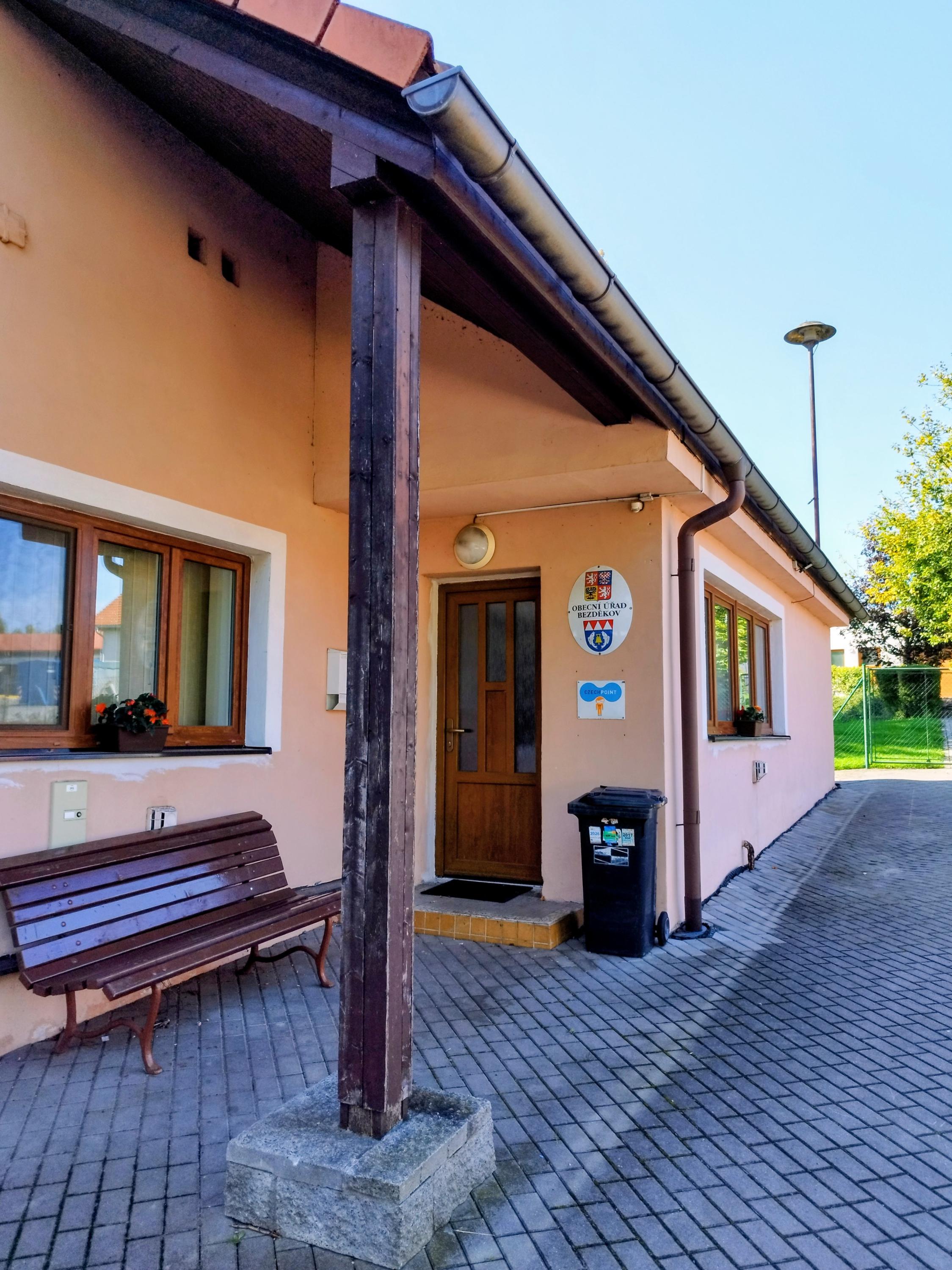 Bezděkov - obecní úřad foto 2