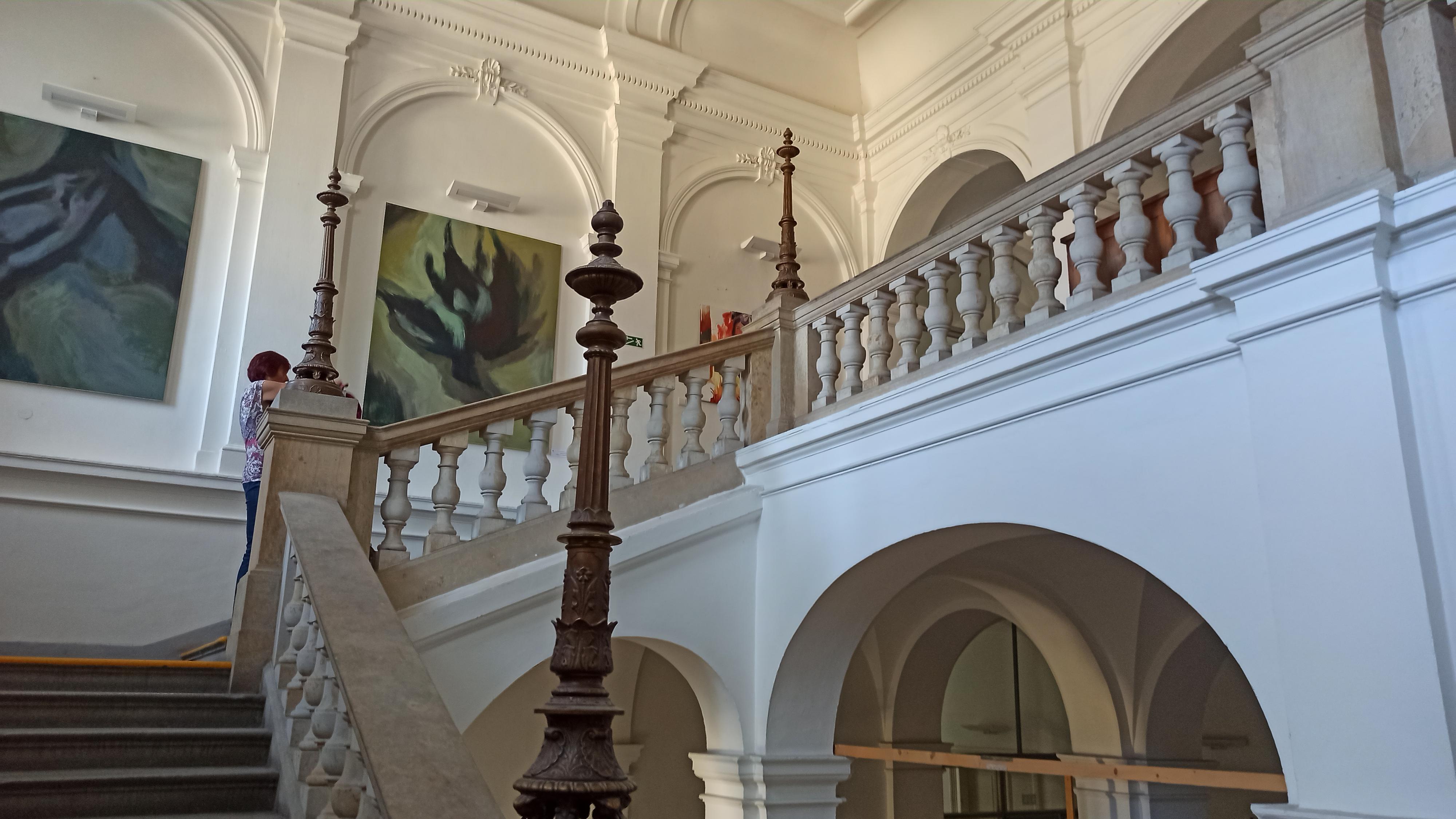 Střední uměleckoprůmyslová škola Uherské Hradiště - knihovna foto 4