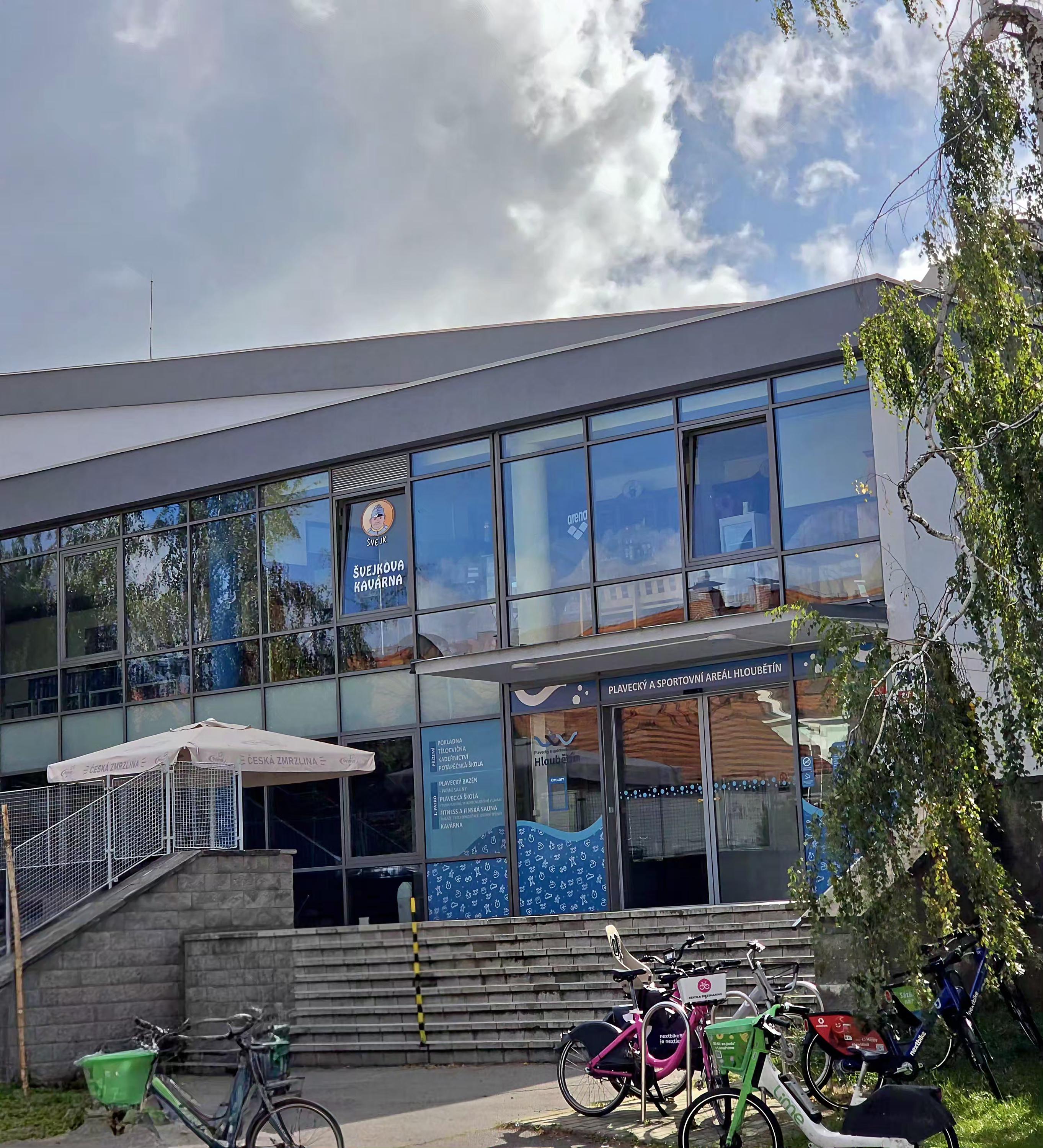 Bistro u koupaliště Hloubětínská foto 1