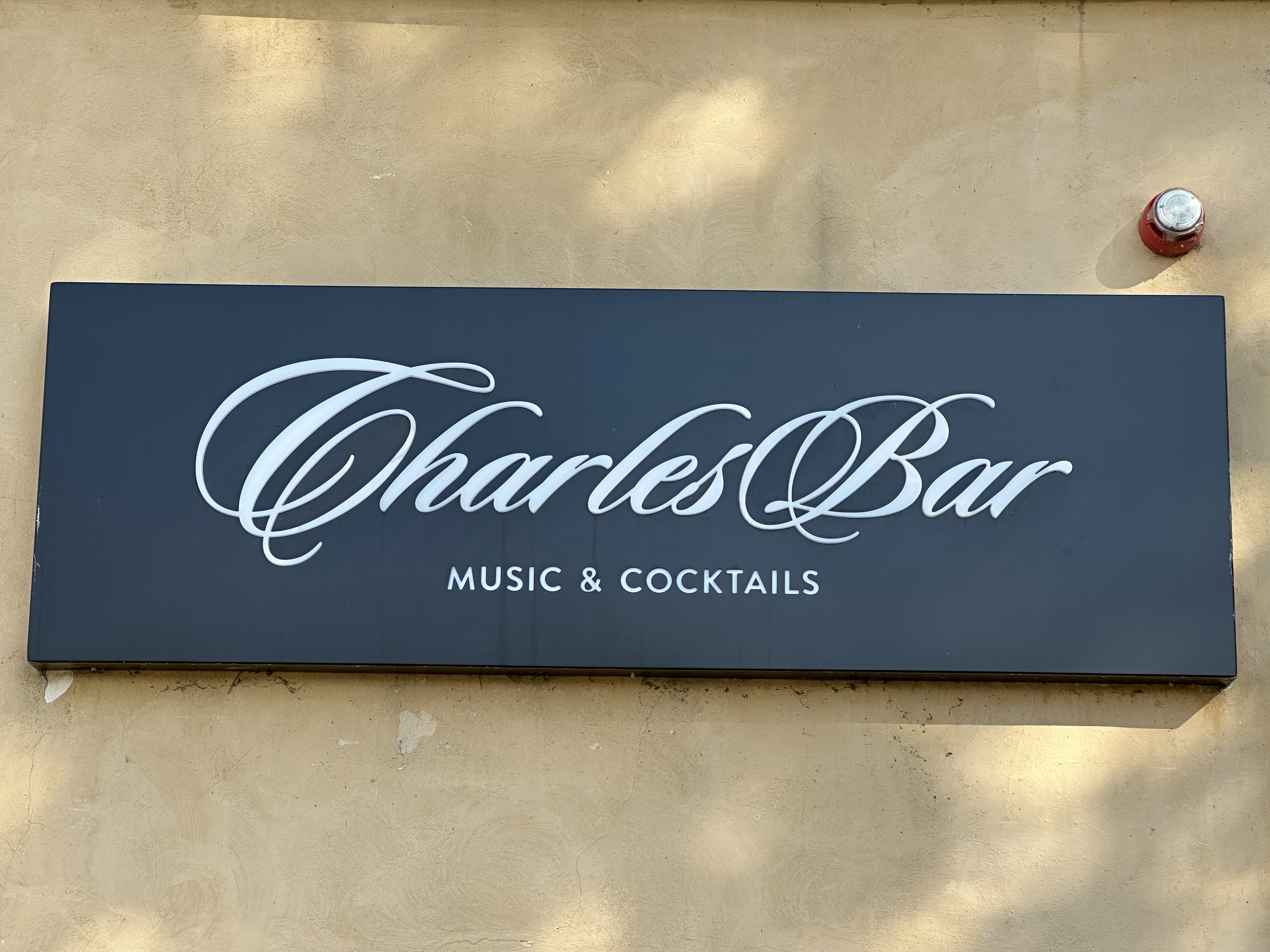 Charles Bar foto 2