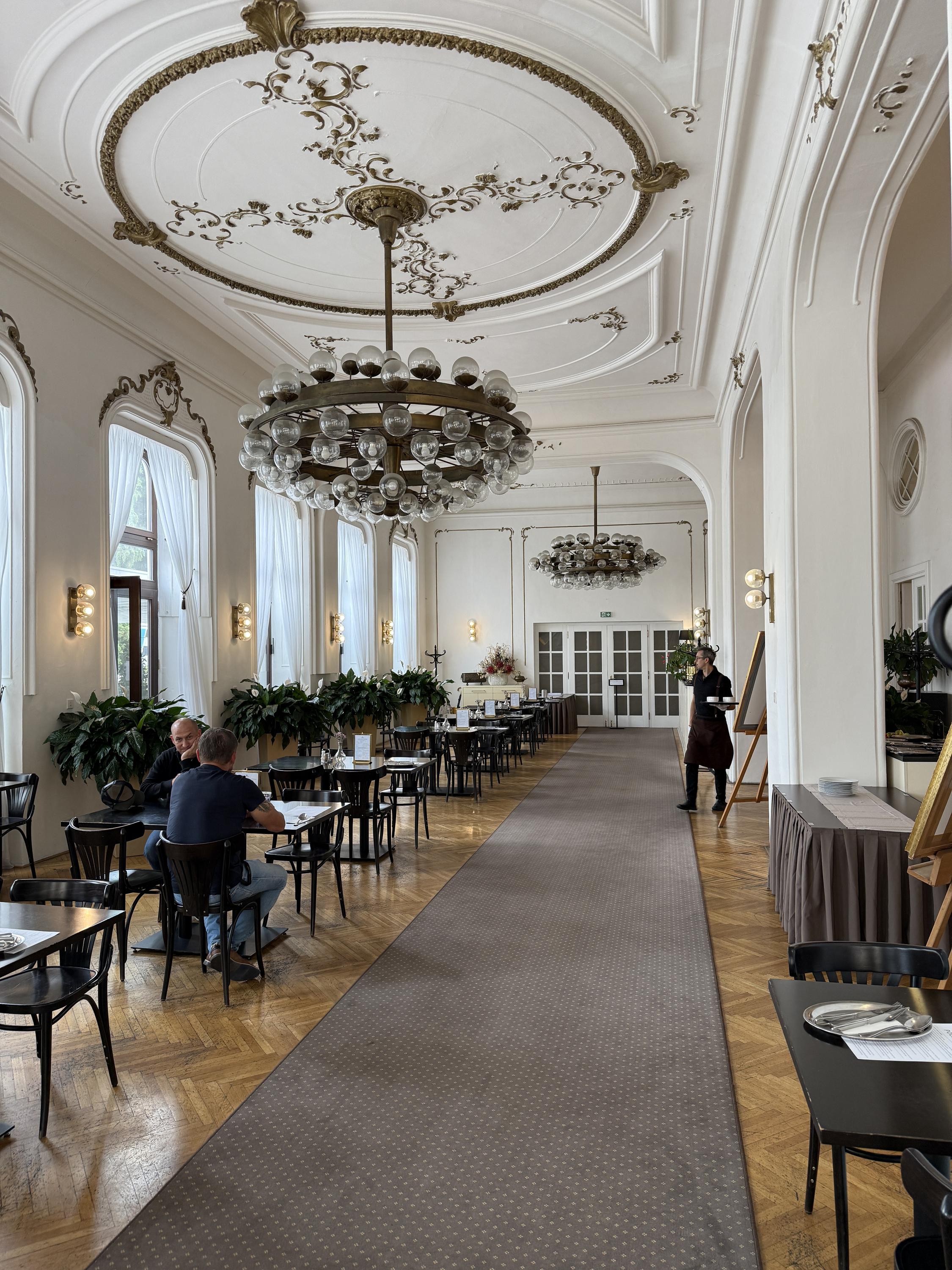 Kavárna hotelu Praha foto 2