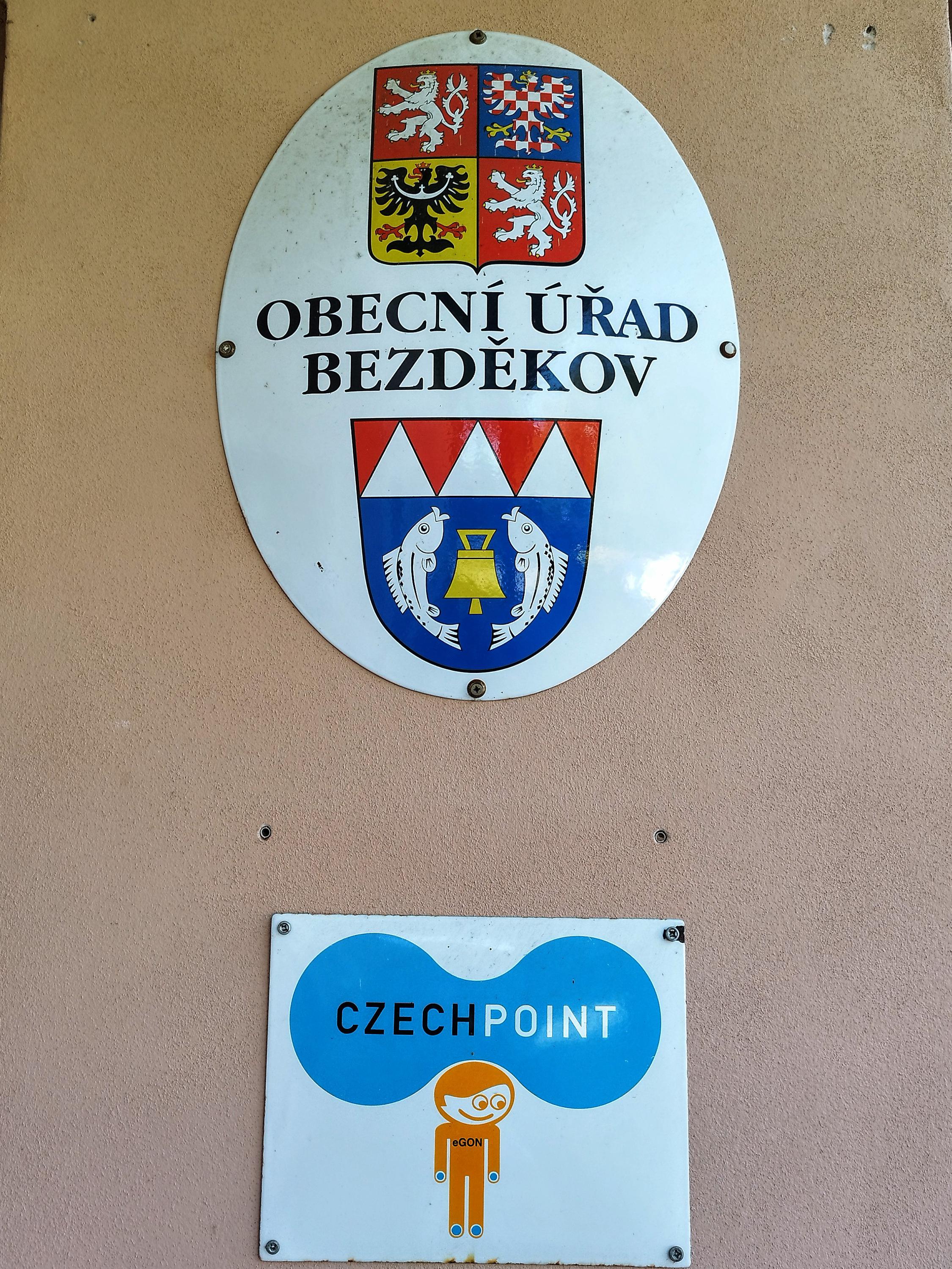 Bezděkov - obecní úřad foto 5